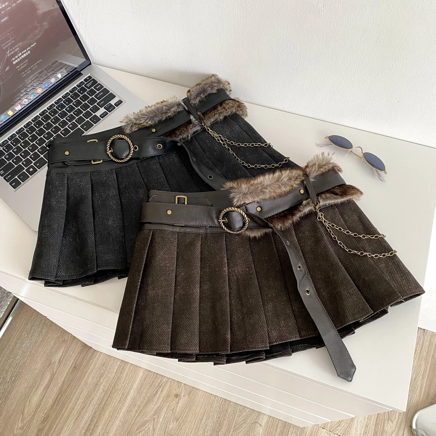 Clothland Women Vintage Pleated Skirt Belt Fur Patchwork Sashes With Under Shorts Skorts Female Sexy Mini Shorts Skirts BA367
Clothland Women Vintage Pleated Skirt Belt Fur Patchwork Sashes With Under Shorts Skorts Female Sexy Mini Shorts Skirts BA367