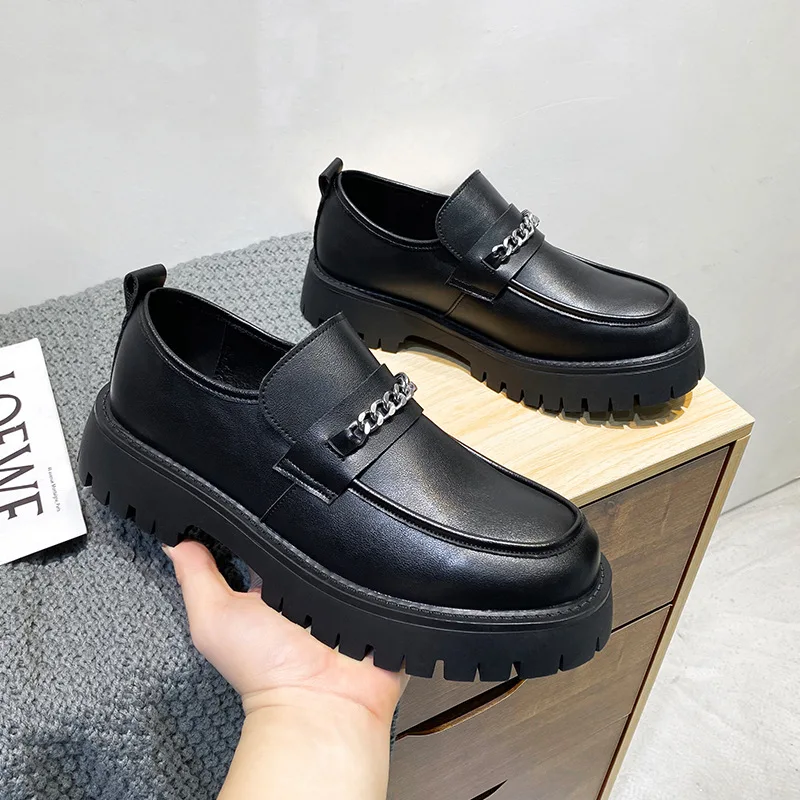 Новые модные кожаные туфли для мужчин с роскошной обувью в британском стиле, свадебные туфли, повседневные деловые модельные туфли, дизайнерская мужская обувь 신발 
Новые модные кожаные туфли для мужчин с роскошной обувью в британском стиле, свадебные туфли, повседневные деловые модельные туфли, дизайнерская мужская обувь 신발