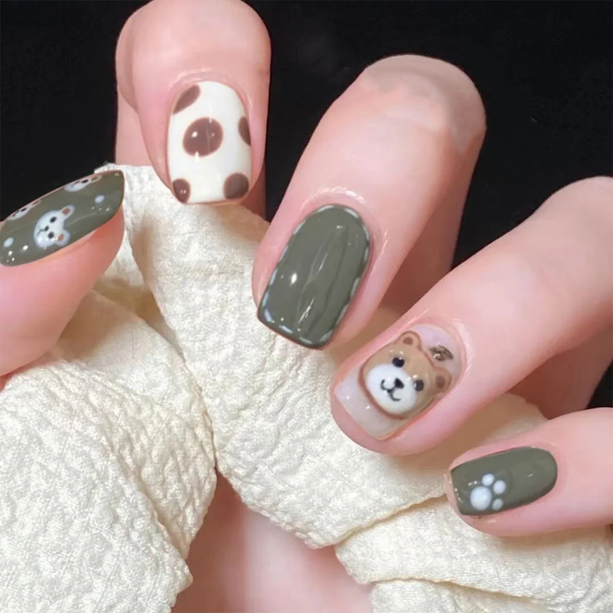 24p Short Square Round False Nails Cute Bear Design Fake Nails Art Full Coverage Waterproof Artificial Press on Nail with Tools
24p Short Square Round False Nails Cute Bear Design Fake Nails Art Full Coverage Waterproof Artificial Press on Nail with Tools