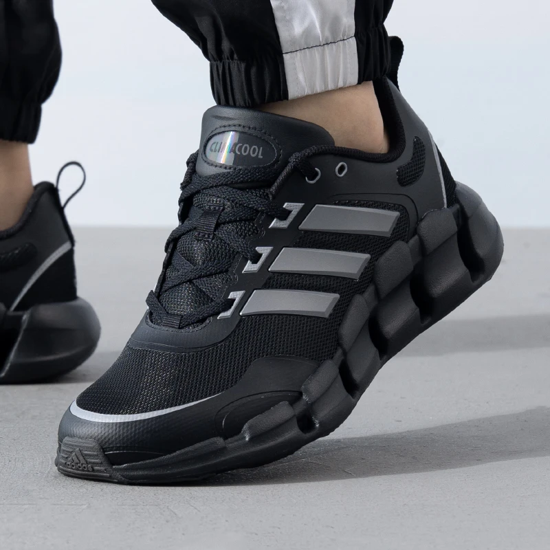 Мужская обувь Adidas, новинка 2025 года, дышащая легкая спортивная обувь с мягкой подкладкой, IF9775
Мужская обувь Adidas, новинка 2025 года, дышащая легкая спортивная обувь с мягкой подкладкой, IF9775