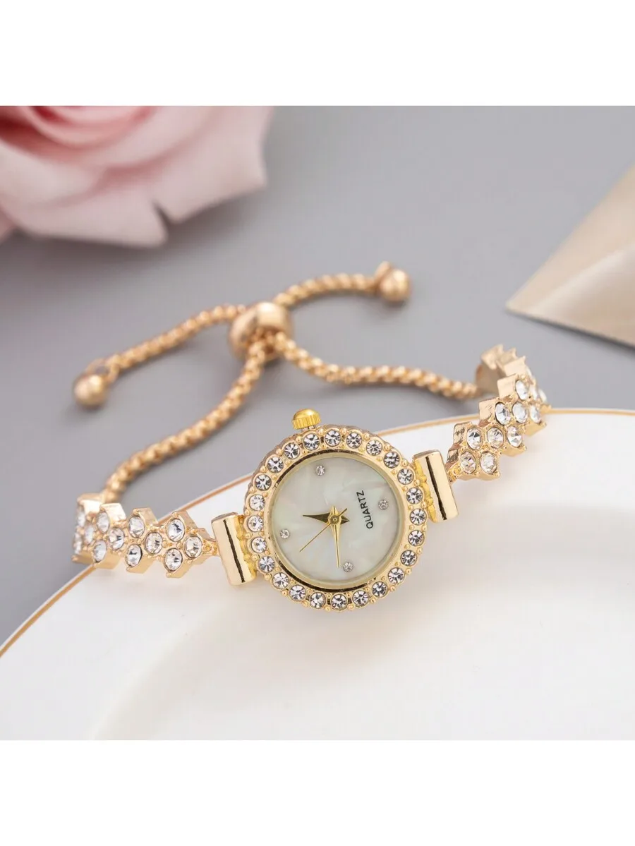 New Casual Fashion Ladies' Bracelet Watch, Cute Round Dial Decorated With Crystals, Rhinestone Embellished Watchband, Alloy
New Casual Fashion Ladies' Bracelet Watch, Cute Round Dial Decorated With Crystals, Rhinestone Embellished Watchband, Alloy