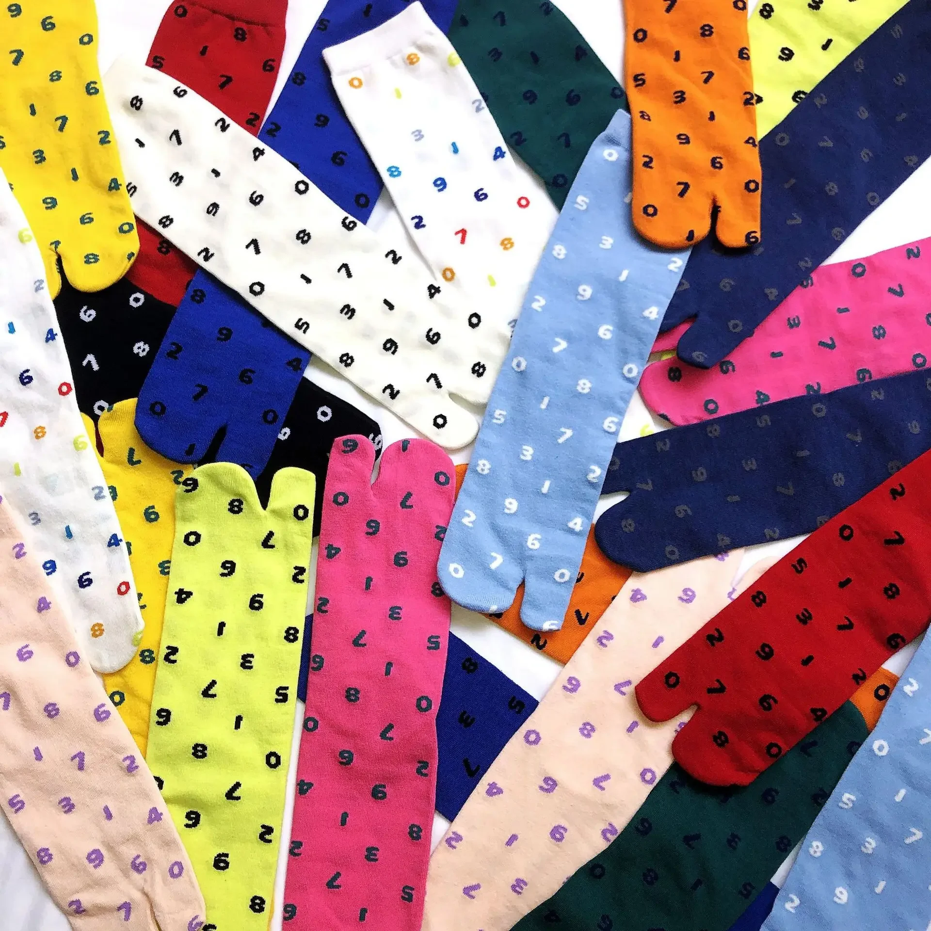 Chic Japanese Jacquard Split Toe Socks Fashion Digital Combed Cotton Two Toe Socks Women Korean Harajuku Two Finger Tabi Socks
Chic Japanese Jacquard Split Toe Socks Fashion Digital Combed Cotton Two Toe Socks Women Korean Harajuku Two Finger Tabi Socks