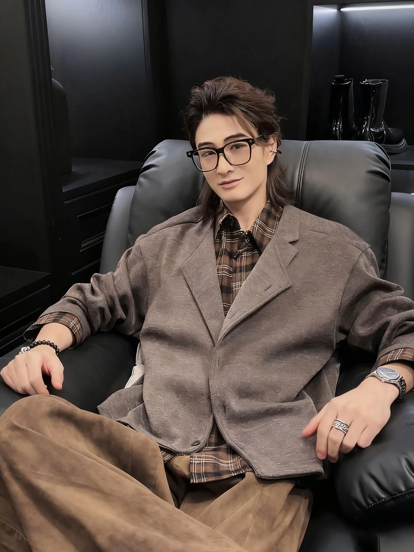 Мужской осенний повседневный дышащий свитер из хлопка и полиэстера с воротником-стойкой и эффектом двухслойности в американском стиле, с длинными рукавами...
Мужской осенний повседневный дышащий свитер из хлопка и полиэстера с воротником-стойкой и эффектом двухслойности в американском стиле, с длинными рукавами...