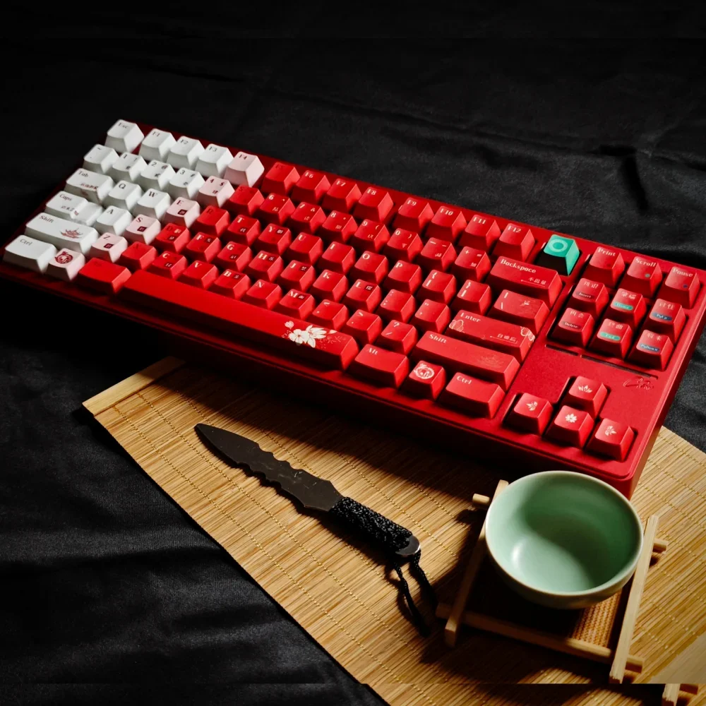Zhu Yan keycap PBT thermal sublimation mechanical keyboard red American style key original highly compatible Alice
Zhu Yan keycap PBT thermal sublimation mechanical keyboard red American style key original highly compatible Alice