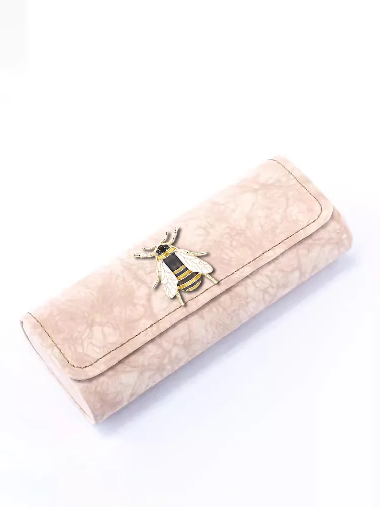 High-End PU Leather Eyewear Cases Anti-Stress Design Gold Leaf Necklace Decor
High-End PU Leather Eyewear Cases Anti-Stress Design Gold Leaf Necklace Decor