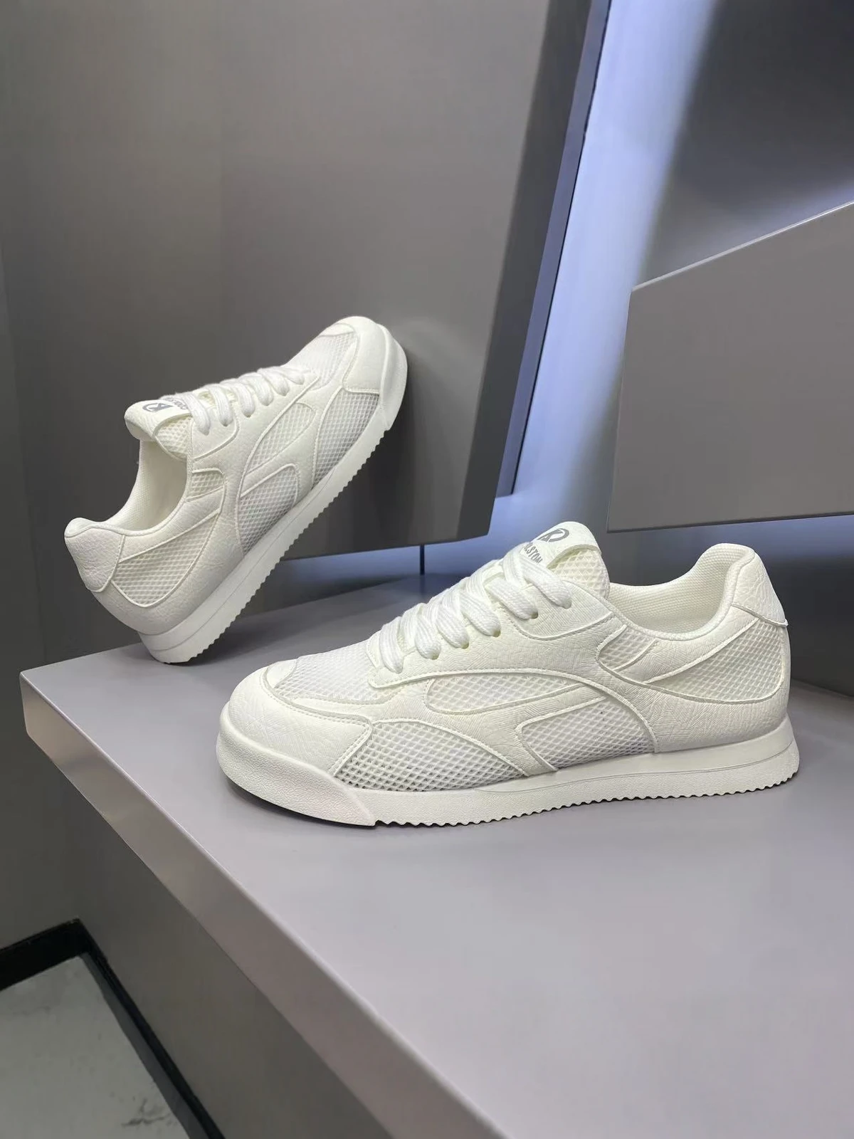 Trendy Men's Shoes 2026 Summer New Breathable Soft Bottom Board Shoes Sports Leisure White Agan Men's Deqin Shoes
Trendy Men's Shoes 2026 Summer New Breathable Soft Bottom Board Shoes Sports Leisure White Agan Men's Deqin Shoes