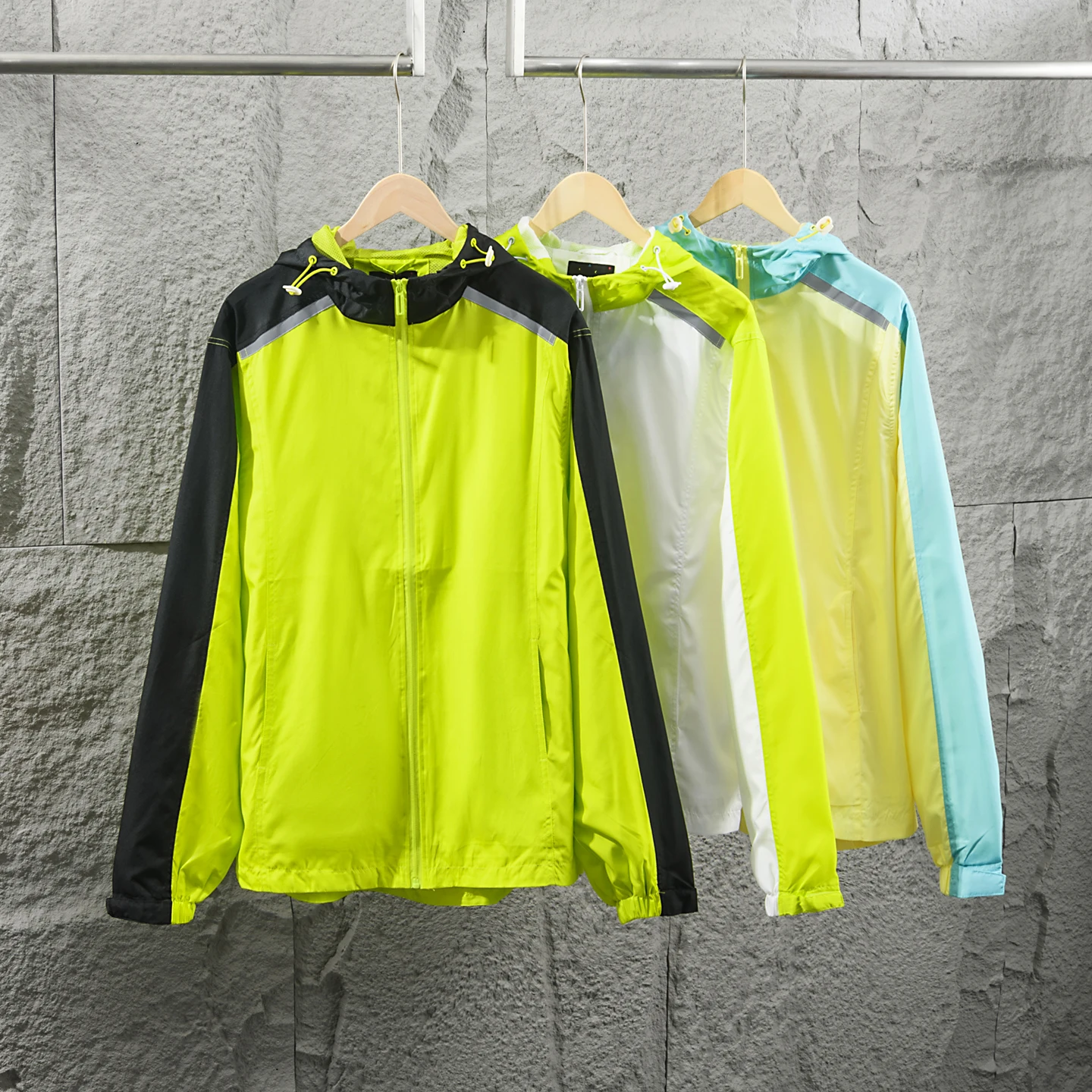 Men's Spring Outdoor Lightweight Windproof Breathable Hooded Jacket Garment Polyester Fiber Long Sleeve Zipper Closure Coat
Men's Spring Outdoor Lightweight Windproof Breathable Hooded Jacket Garment Polyester Fiber Long Sleeve Zipper Closure Coat