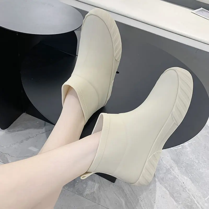 Fashionable Thickened Mid-Calf Rain Boots Korean Style Anti-Slip Low-Top Wear-Resistant Kitchen Car Wash Women's Rain Shoes
Fashionable Thickened Mid-Calf Rain Boots Korean Style Anti-Slip Low-Top Wear-Resistant Kitchen Car Wash Women's Rain Shoes