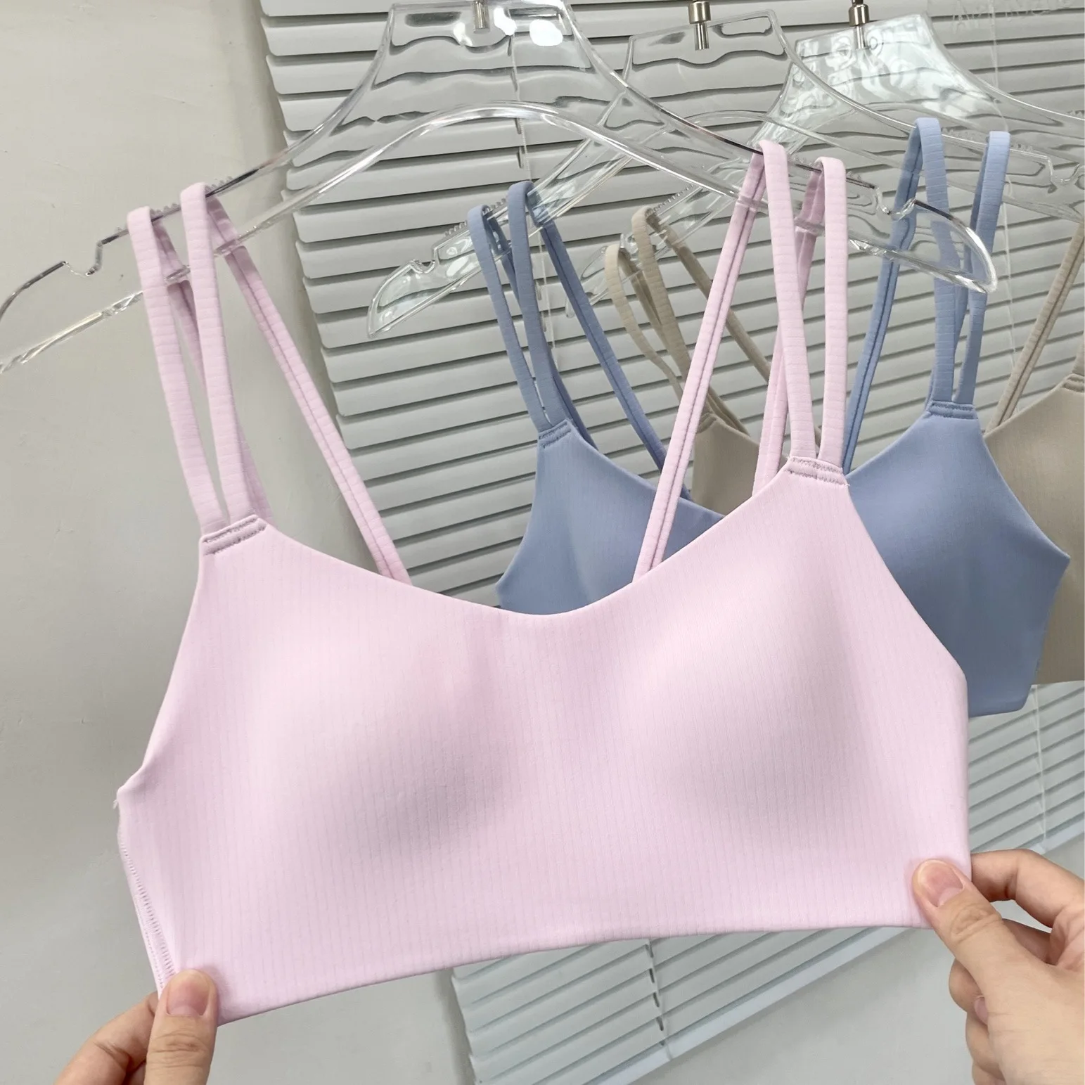 Fitness Sports Bra Women's Top Solid Color Multi Belt Cross Back Gym Yoga Fitness Tight Soft With Chest Mat
Fitness Sports Bra Women's Top Solid Color Multi Belt Cross Back Gym Yoga Fitness Tight Soft With Chest Mat