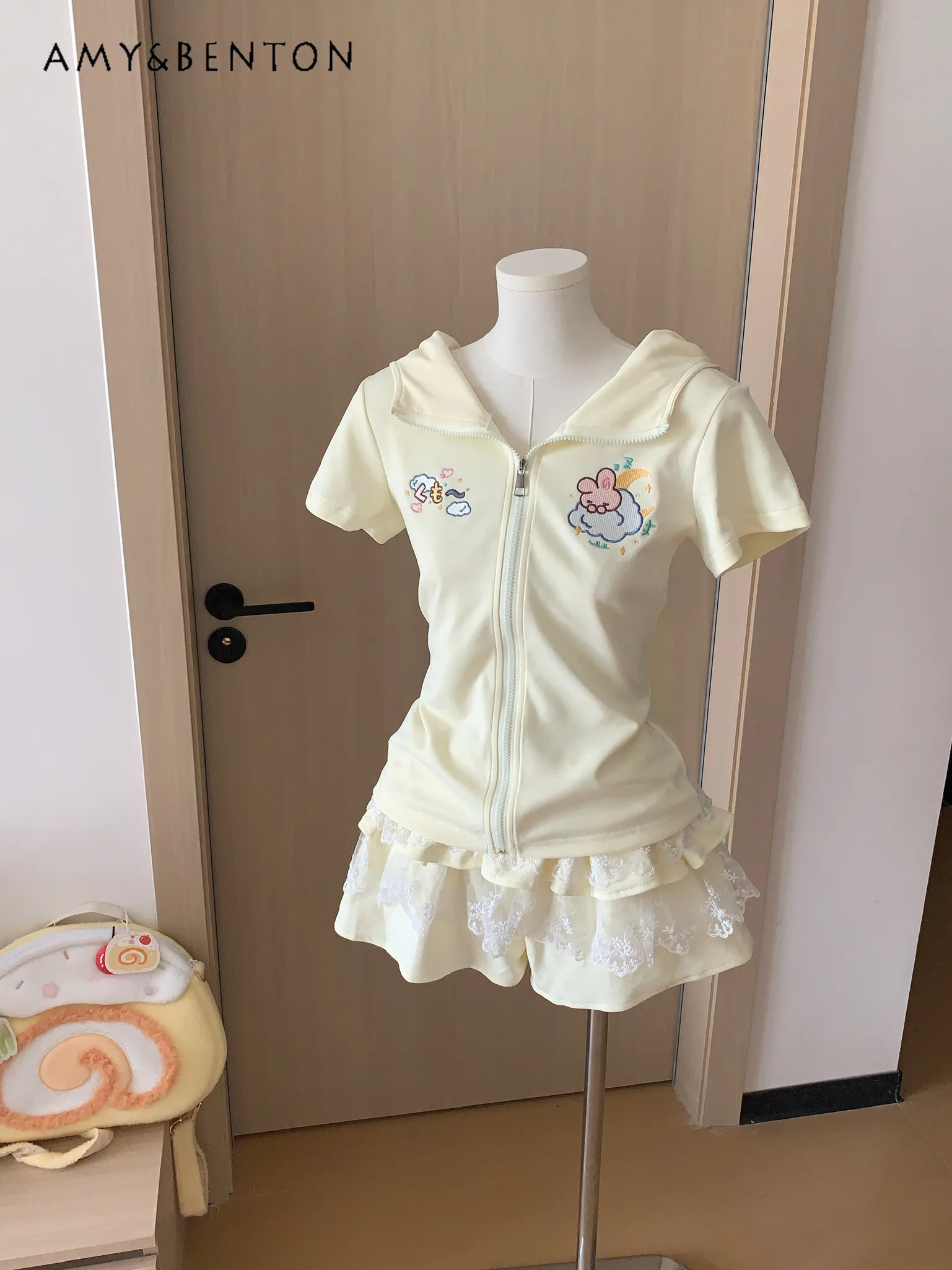 Summer Japanese Style Cute Soft Girl Casual Versatile Slim Fit Bunny Ear Hooded Short Sleeve Coat High Waist Lace Mini Skirt
Summer Japanese Style Cute Soft Girl Casual Versatile Slim Fit Bunny Ear Hooded Short Sleeve Coat High Waist Lace Mini Skirt