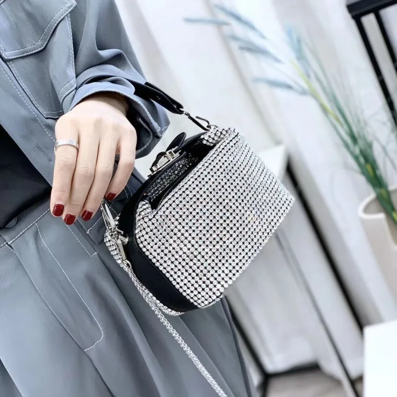 Luxury Diamonds PU Leather Crossbody Bags For Women 2022 Autumn Fashion Chain Shoulder Luxury Brand Handbags And Purses Female
Luxury Diamonds PU Leather Crossbody Bags For Women 2022 Autumn Fashion Chain Shoulder Luxury Brand Handbags And Purses Female