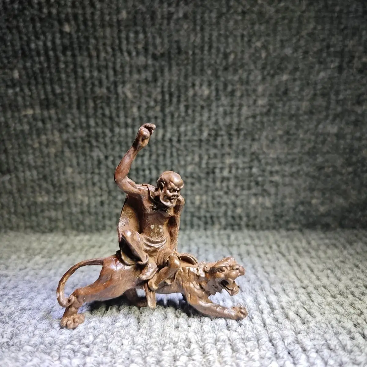 Solid Fuhu Arhat retro ornament eighteen Arhat desktop decoration collection antique luxury new models
Solid Fuhu Arhat retro ornament eighteen Arhat desktop decoration collection antique luxury new models