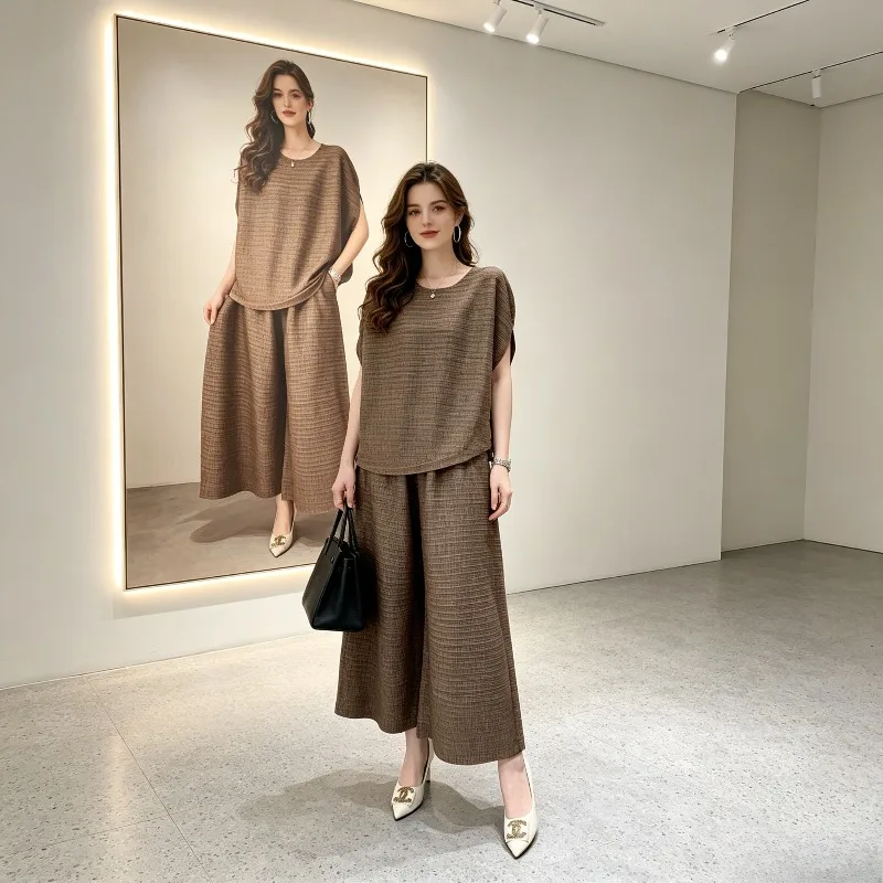 Original Miyake Pleated 2026 Summer New Pleated Top for Women Comfortable Casual Loose T-Shirt Round Neck Pleated Design Pleat
Original Miyake Pleated 2026 Summer New Pleated Top for Women Comfortable Casual Loose T-Shirt Round Neck Pleated Design Pleat
