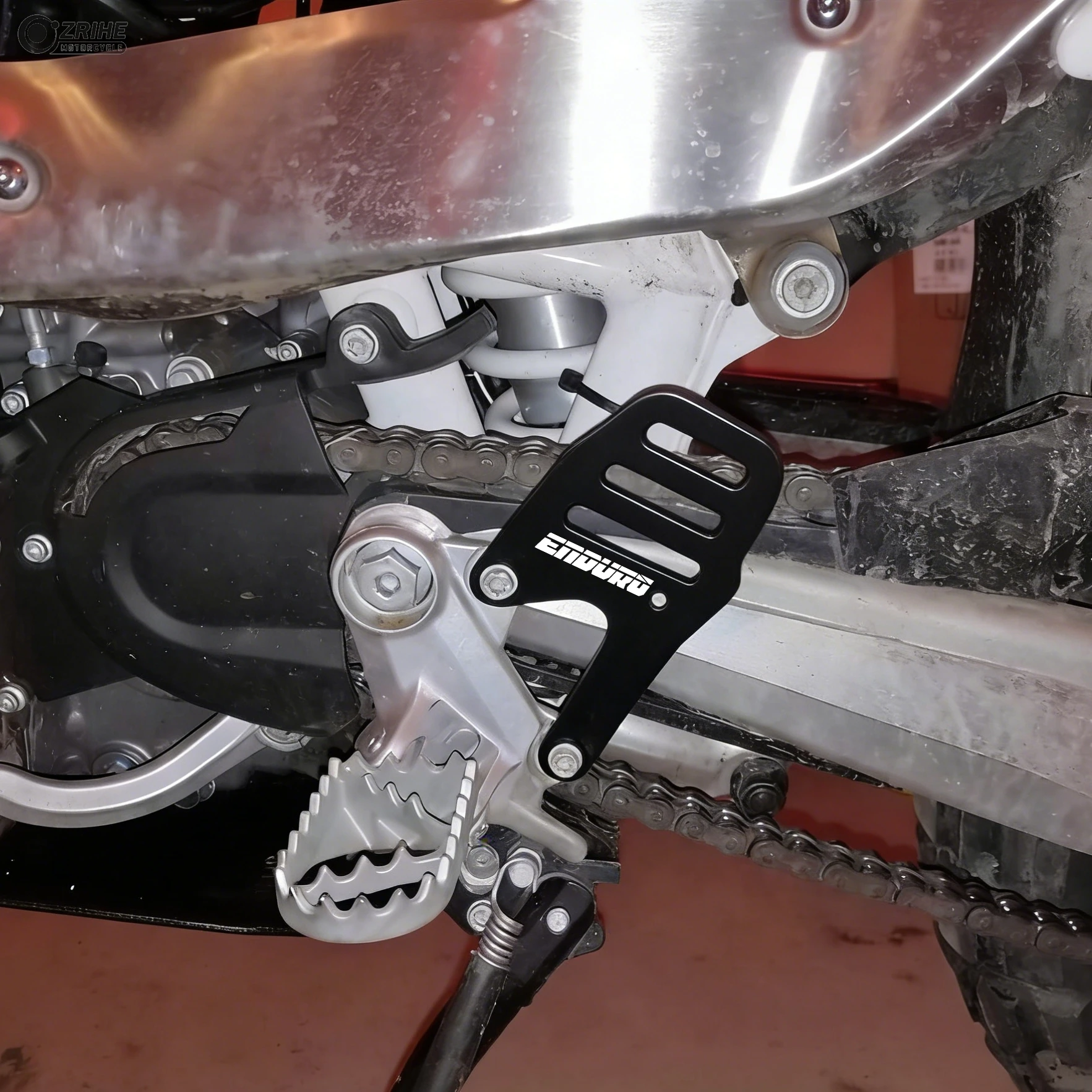Motorcycle For 690 ENDURO/ENDURO R 690 SMC/SMC R FootPeg Footrest Rear set 2008-2026 2025 2024 2023 Heel Plates Guard Protector
Motorcycle For 690 ENDURO/ENDURO R 690 SMC/SMC R FootPeg Footrest Rear set 2008-2026 2025 2024 2023 Heel Plates Guard Protector