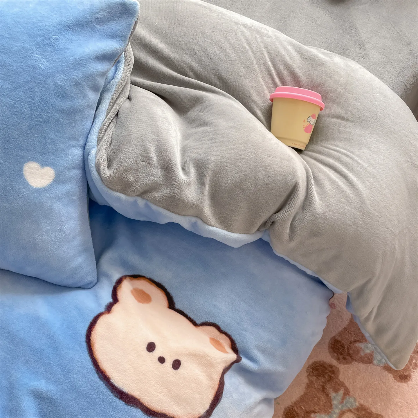 Winter Flannel Print Duvet Cover for Winter Flowers Soft Warm Keep Warm Bed Quilt Covers Milk Velvet Queen King Bed
Winter Flannel Print Duvet Cover for Winter Flowers Soft Warm Keep Warm Bed Quilt Covers Milk Velvet Queen King Bed