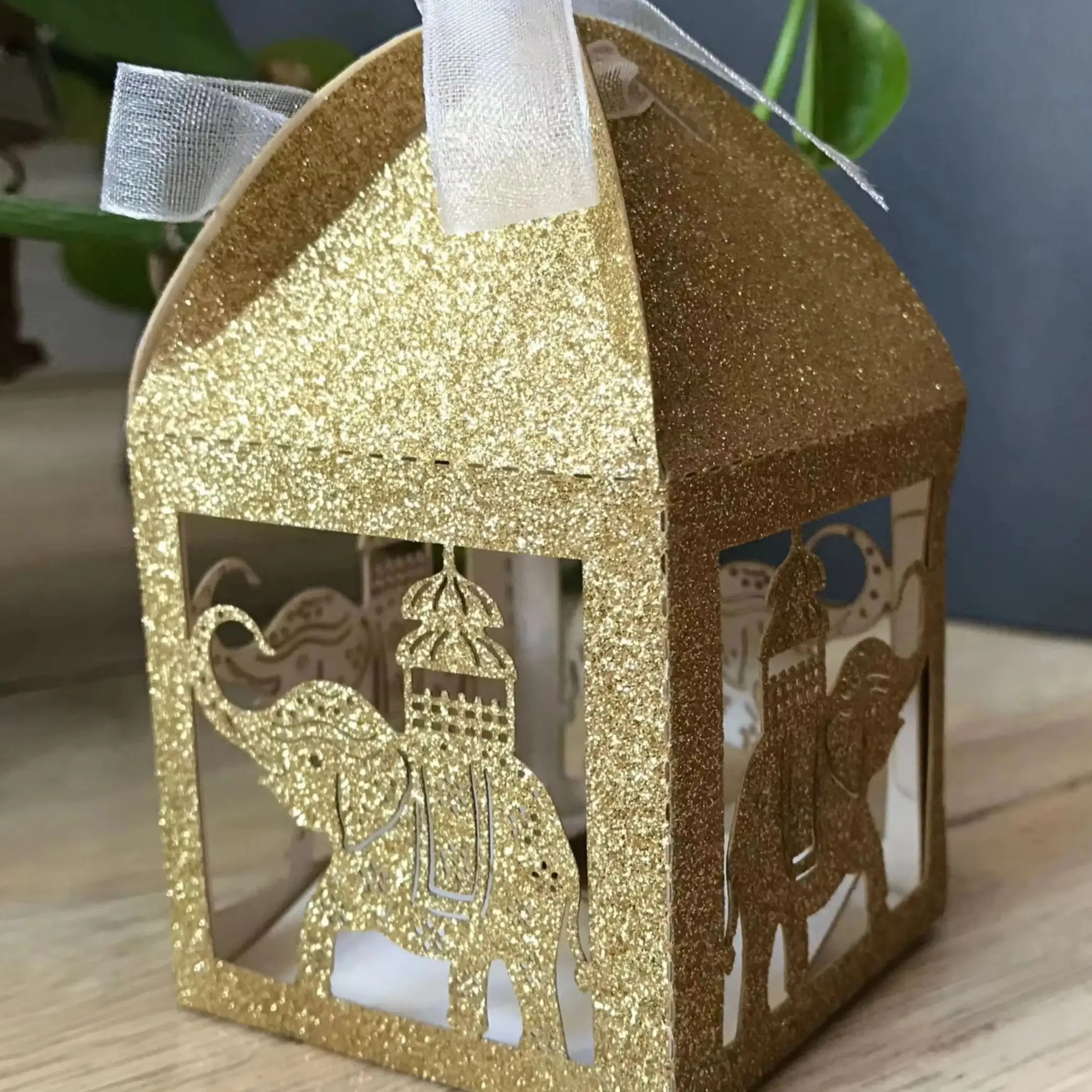 10pcs Glitter Gold Elephant Small Chocolate Gift Boxes with ribbon,Laser Cut Candy Boxes for Party Gift Favor Decoration
10pcs Glitter Gold Elephant Small Chocolate Gift Boxes with ribbon,Laser Cut Candy Boxes for Party Gift Favor Decoration