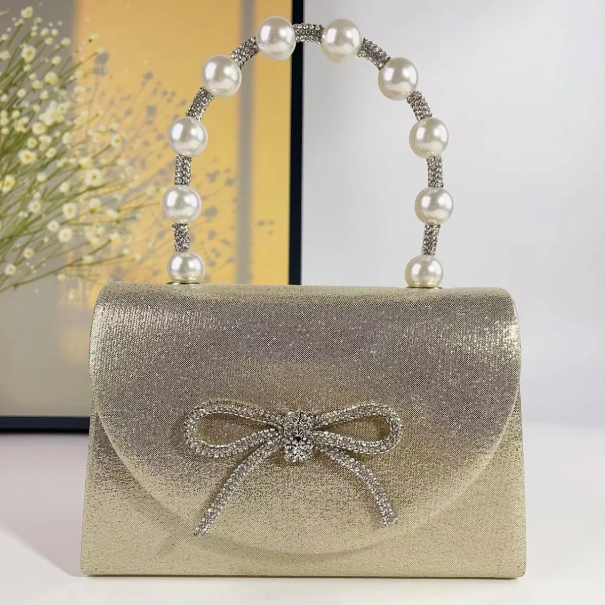 Women's Portable Fashion Messenger Evening Dress Exquisite Bow Simple Luxury Designer Handbag Light Luxury Style Evening Clutch
Women's Portable Fashion Messenger Evening Dress Exquisite Bow Simple Luxury Designer Handbag Light Luxury Style Evening Clutch