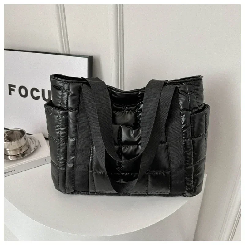 Space Padded Women Shoulder Bags For Winter 2025 Large Capacity Black Handbags Designer Nylon Cotton Warm Tote Solid
Space Padded Women Shoulder Bags For Winter 2025 Large Capacity Black Handbags Designer Nylon Cotton Warm Tote Solid