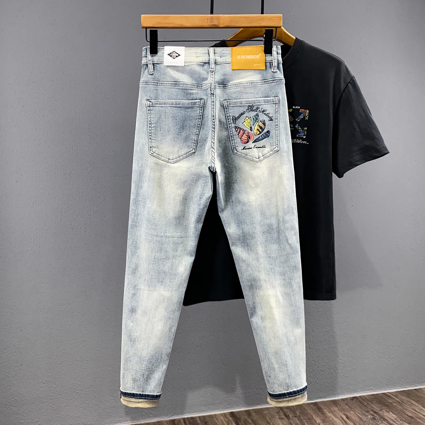 Trendy Men's Ripped Denim Jeans Faionable Lightweight Print Nine Point Pants Versatile Slim Fit Casual Cotton Stretch D...
Trendy Men's Ripped Denim Jeans Faionable Lightweight Print Nine Point Pants Versatile Slim Fit Casual Cotton Stretch D...