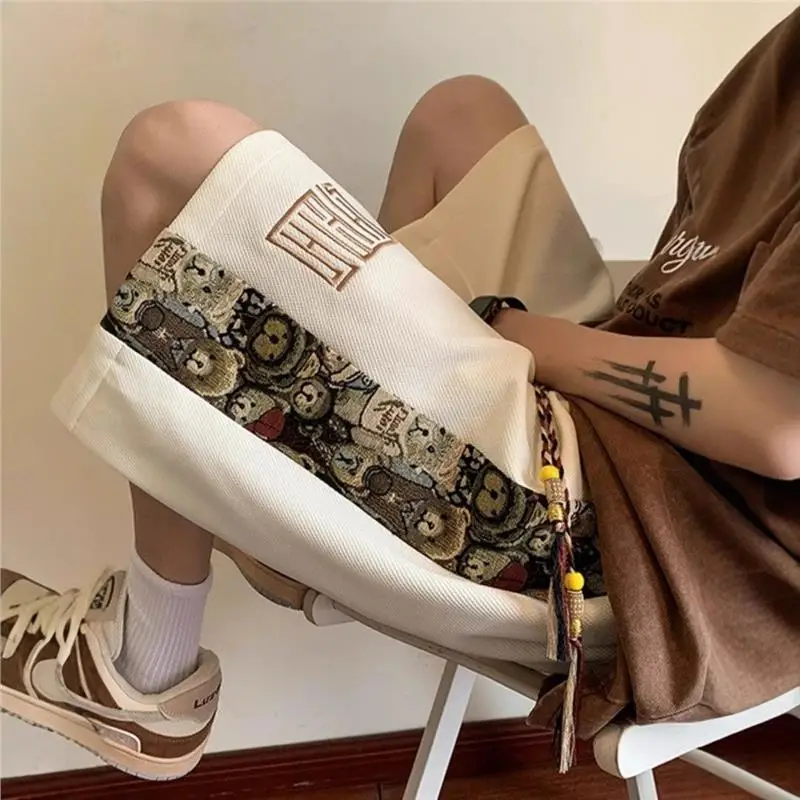 Летние повседневные шорты с вышивкой для мужчин, пляжные брюки-бермуды свободного кроя со средней талией из полиэстера, молодежные шорты для отдыха
Летние повседневные шорты с вышивкой для мужчин, пляжные брюки-бермуды свободного кроя со средней талией из полиэстера, молодежные шорты для отдыха