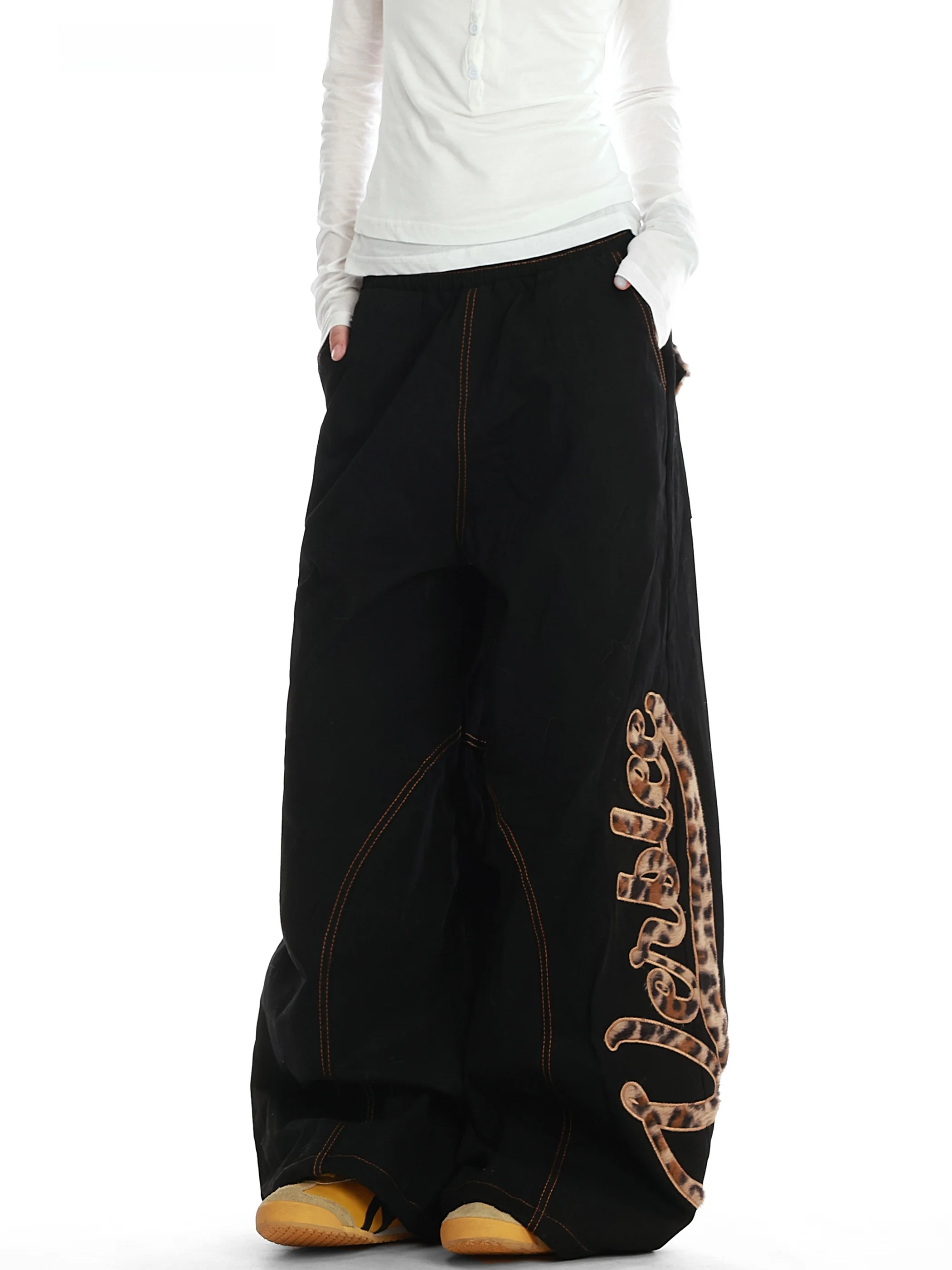 Американские джинсы прямого кроя с вышивкой леопардовым принтом и надписями, широкие штанины, повседневные, с застежкой на пуговицах на талии
Американские джинсы прямого кроя с вышивкой леопардовым принтом и надписями, широкие штанины, повседневные, с застежкой на пуговицах на талии