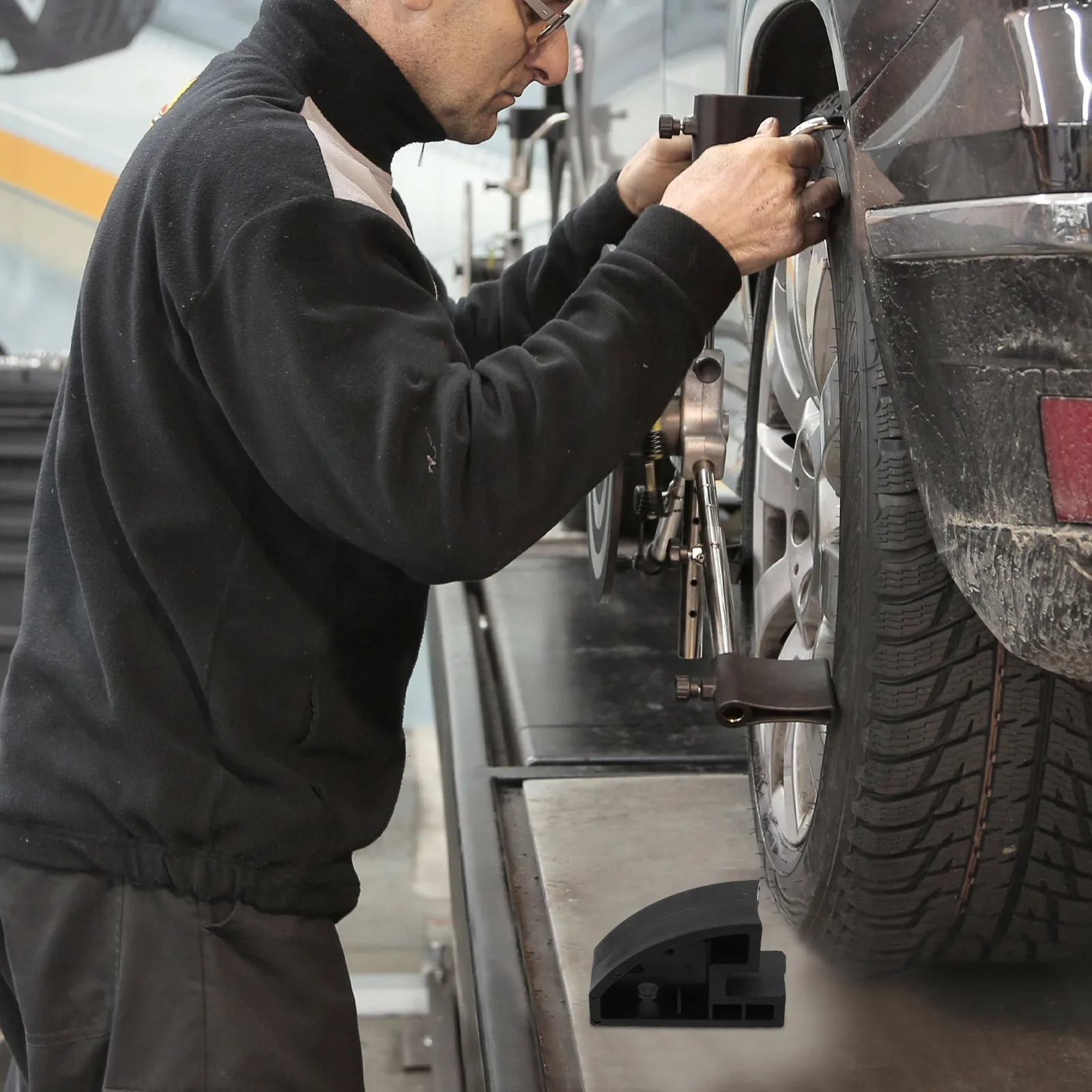 Tire Changer Tool Universal Fit Durable Safety Protection for Smooth Operation in Garages and Workshops Tire Bead Clamp Holder
Tire Changer Tool Universal Fit Durable Safety Protection for Smooth Operation in Garages and Workshops Tire Bead Clamp Holder