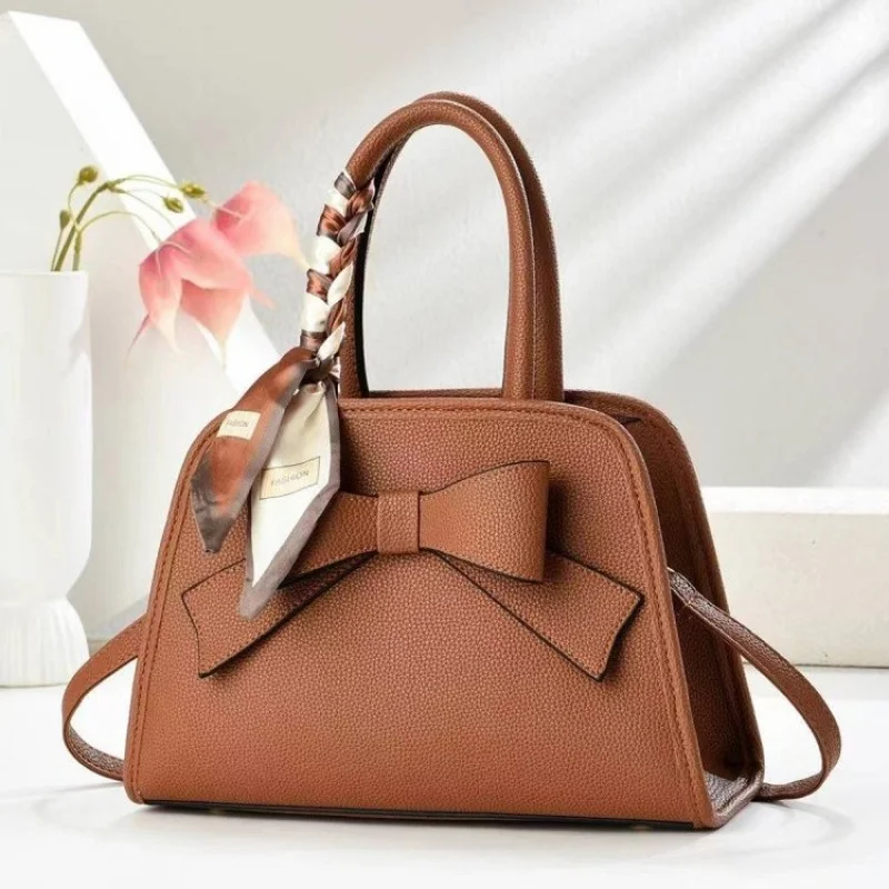 Высококачественная роскошная брендовая женская сумка через плечо, кожаная элегантная сумка через плечо, известная дизайнерская элегантная винтажная сумка с краями
Высококачественная роскошная брендовая женская сумка через плечо, кожаная элегантная сумка через плечо, известная дизайнерская элегантная винтажная сумка с краями 