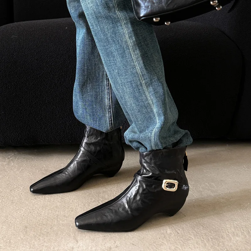 MKKHOU Fashion Short Boots Women's New High Quality Genuine Leather Boots Pointed Belt Buckle Cone Heel Zipper Women's Boots
MKKHOU Fashion Short Boots Women's New High Quality Genuine Leather Boots Pointed Belt Buckle Cone Heel Zipper Women's Boots