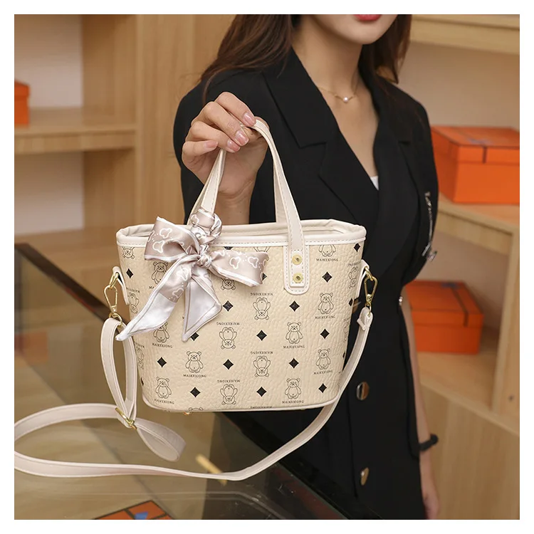 2025 New Fashion Korean Version of The Popular Versatile Mini Bucket Bag Girl Casual Messenger Bag
2025 New Fashion Korean Version of The Popular Versatile Mini Bucket Bag Girl Casual Messenger Bag