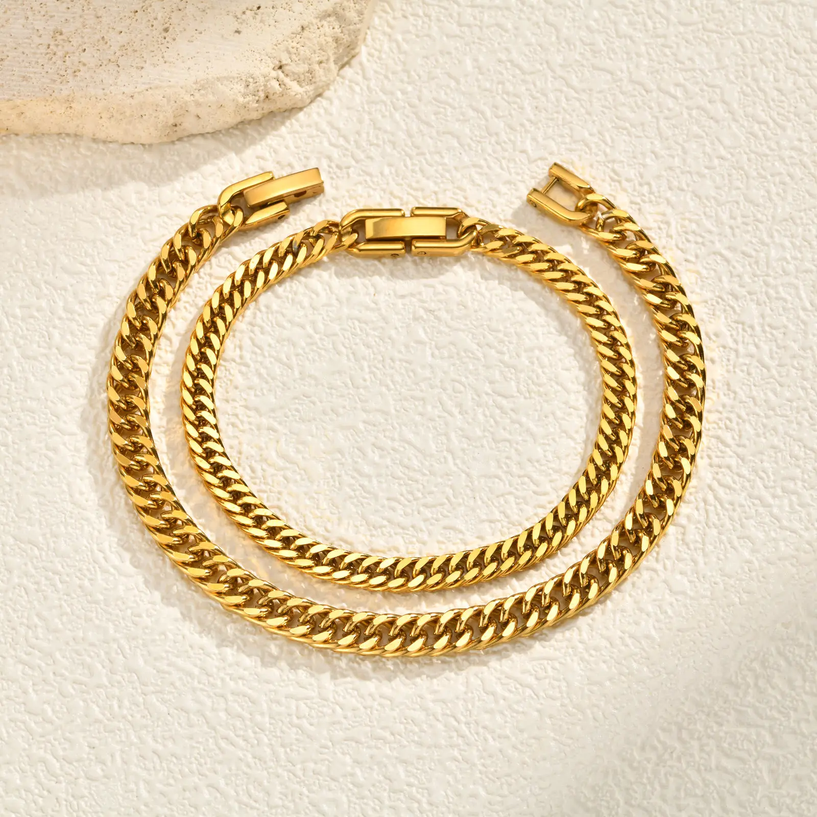 Vnox Women's Stainless Steel Cuban Link Bracelet, Gold Plated Simple Chain Wrist Bracelets for Women Gift Jewelry
Vnox Women's Stainless Steel Cuban Link Bracelet, Gold Plated Simple Chain Wrist Bracelets for Women Gift Jewelry