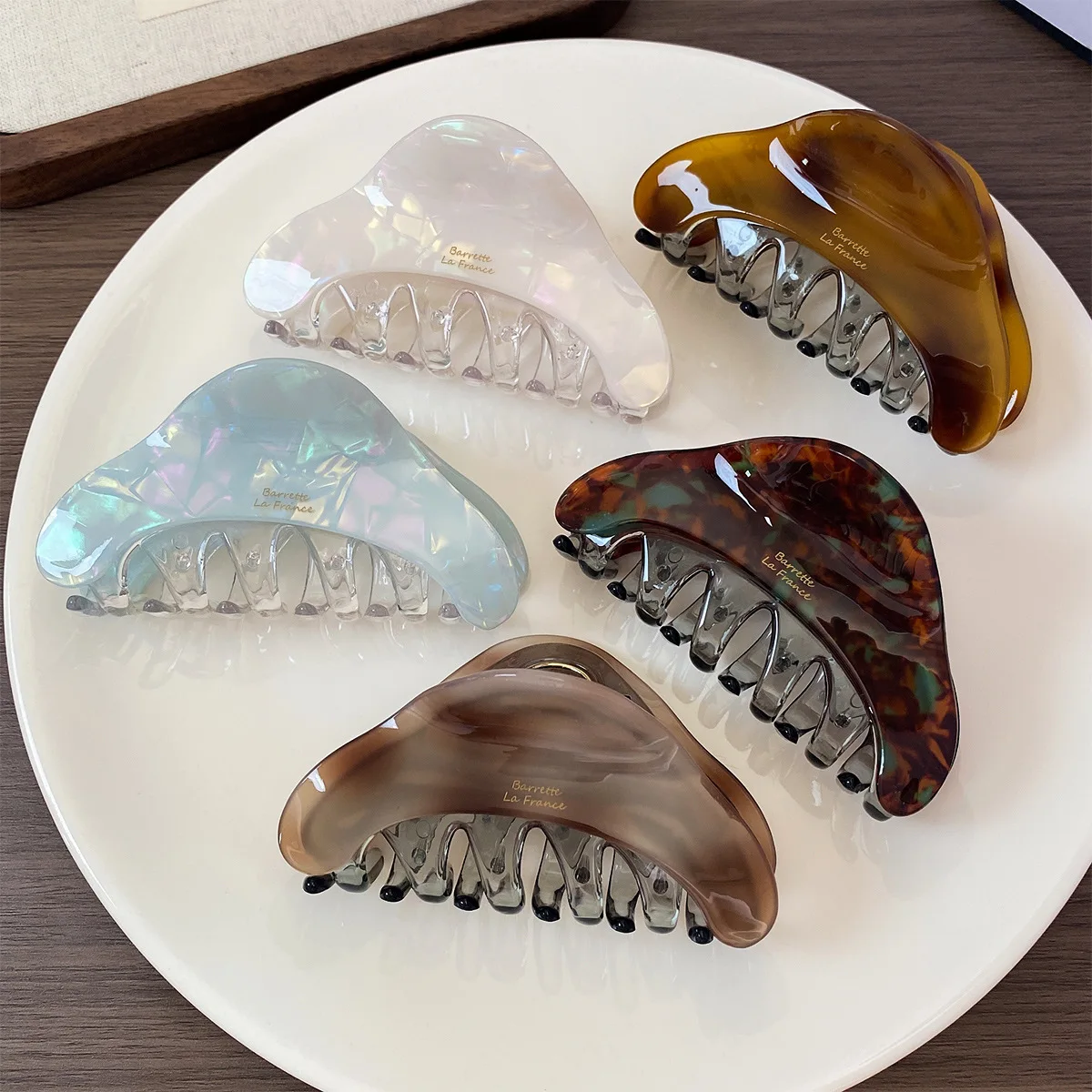 Acetic Acid Triangle Shaped Hair Claw French Elegant Acrylic Shark Clip Fashion Versatile Hair Clamp for Women Girls Accessories
Acetic Acid Triangle Shaped Hair Claw French Elegant Acrylic Shark Clip Fashion Versatile Hair Clamp for Women Girls Accessories