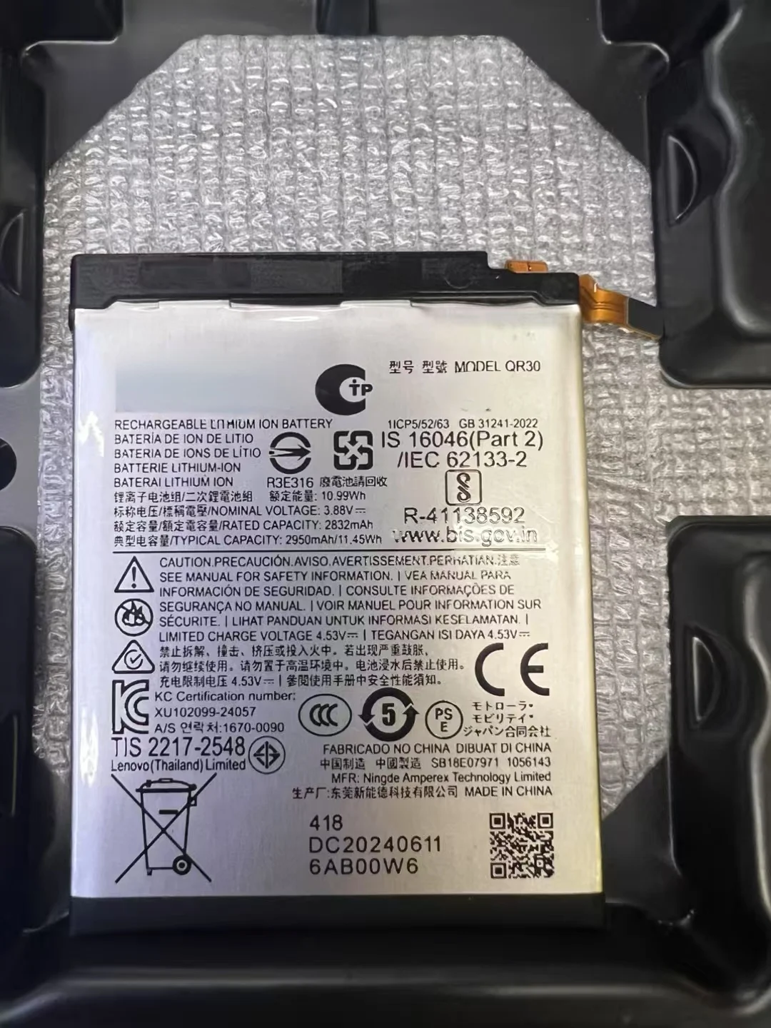 A pair New Original For Motorola Blade razr 50Ultra/XT2451-4 QR30 QR10 2950/1050mAh 3.89v Battery
A pair New Original For Motorola Blade razr 50Ultra/XT2451-4 QR30 QR10 2950/1050mAh 3.89v Battery