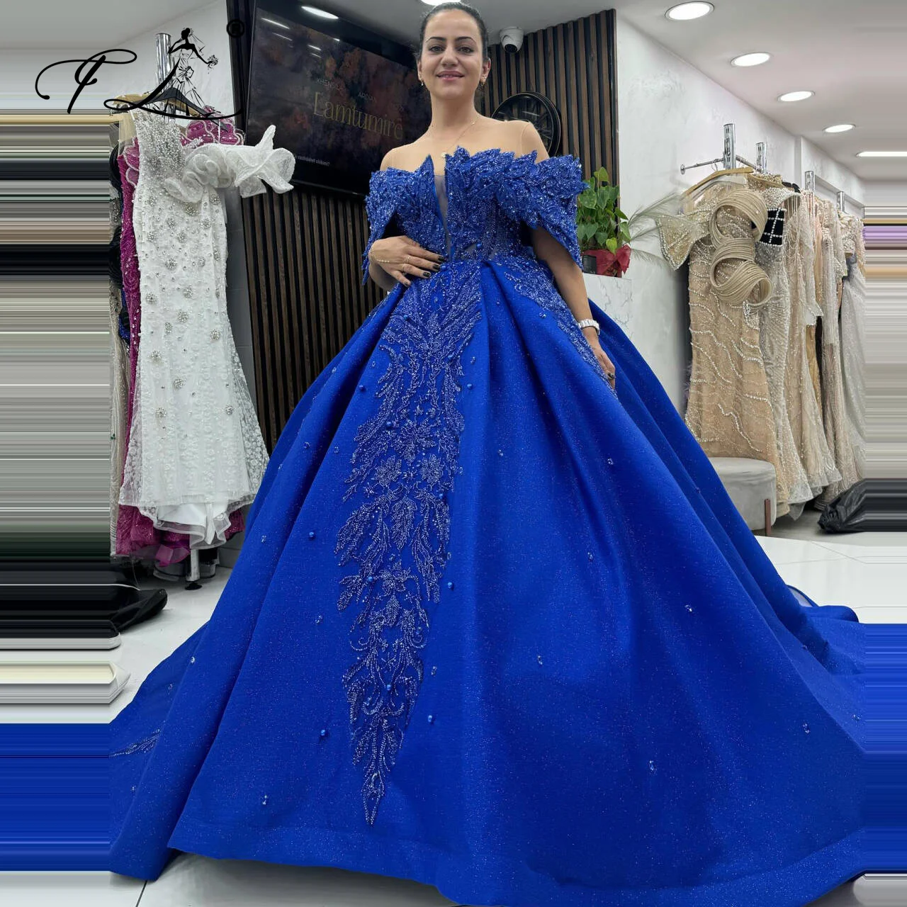 Dubai Royal Blue Ball Gown Wedding Party Dress Engagement 2025 Customized Muslim Off The Shoulder Evening Dress
Dubai Royal Blue Ball Gown Wedding Party Dress Engagement 2025 Customized Muslim Off The Shoulder Evening Dress