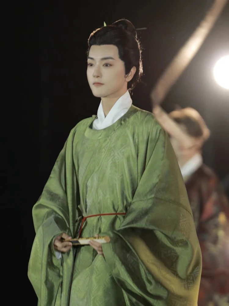 Ming Dynasty Chinese Hanfu Robe Hanfu Four Lucky Cloud Pattern Men's and Women's Round Neck Robe Ancient
Ming Dynasty Chinese Hanfu Robe Hanfu Four Lucky Cloud Pattern Men's and Women's Round Neck Robe Ancient