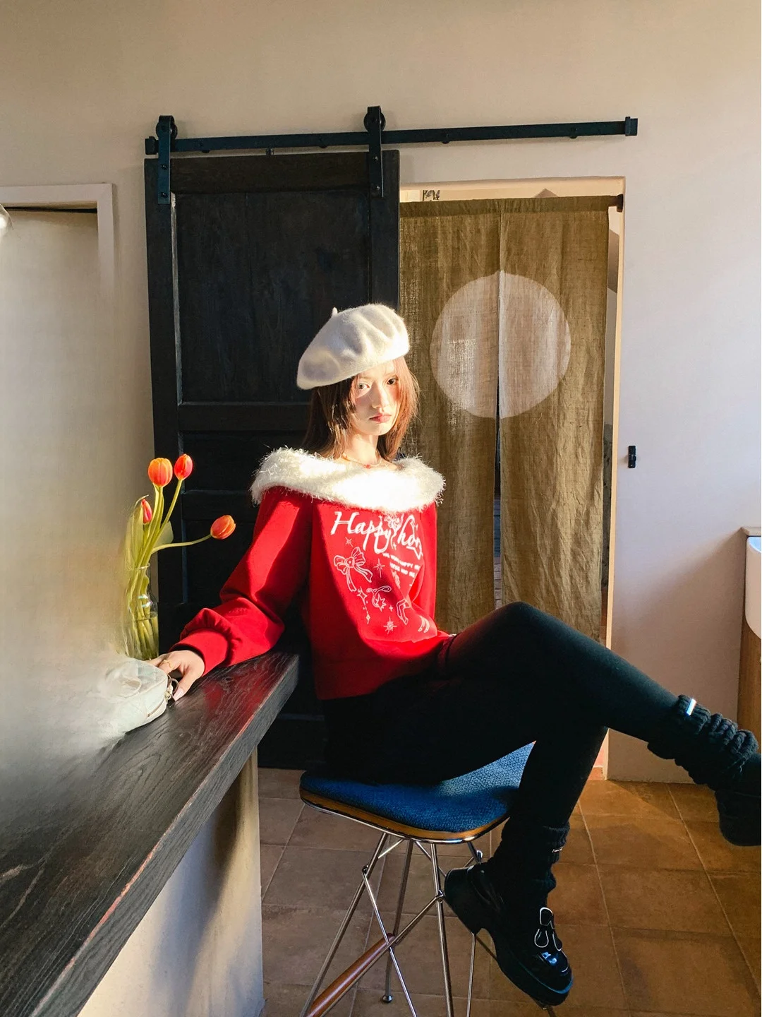 Gula Liangpin Knitted Hoodie New Year Lucky Detachable Fur Collar Asymmetrical Shoulder Ladies Fashion Sweatshirt
Gula Liangpin Knitted Hoodie New Year Lucky Detachable Fur Collar Asymmetrical Shoulder Ladies Fashion Sweatshirt