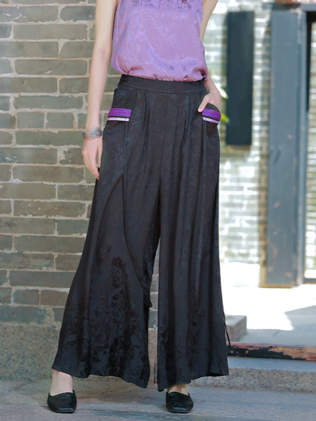 Yang Li Original Design Ethnic Style New Chinese Style National Pattern Embroidery Black Elastic Waist Wide Leg Pants Su...
Yang Li Original Design Ethnic Style New Chinese Style National Pattern Embroidery Black Elastic Waist Wide Leg Pants Su...