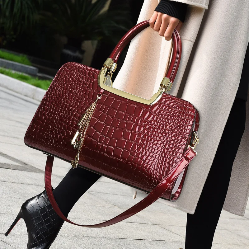 handbag fashionable and high-end crocodile pattern shoulder bag, new hot selling patent leather crossbody bag, large capacity
handbag fashionable and high-end crocodile pattern shoulder bag, new hot selling patent leather crossbody bag, large capacity