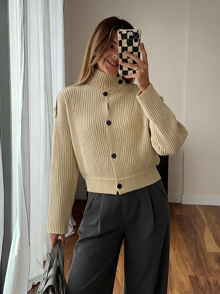 Вязаный кардиган, женский укороченный свитер, топ с отложным воротником и пуговицами спереди, свободный короткий трикотаж, осень-зима, бежевая верхняя одежда 
Вязаный кардиган, женский укороченный свитер, топ с отложным воротником и пуговицами спереди, свободный короткий трикотаж, осень-зима, бежевая верхняя одежда