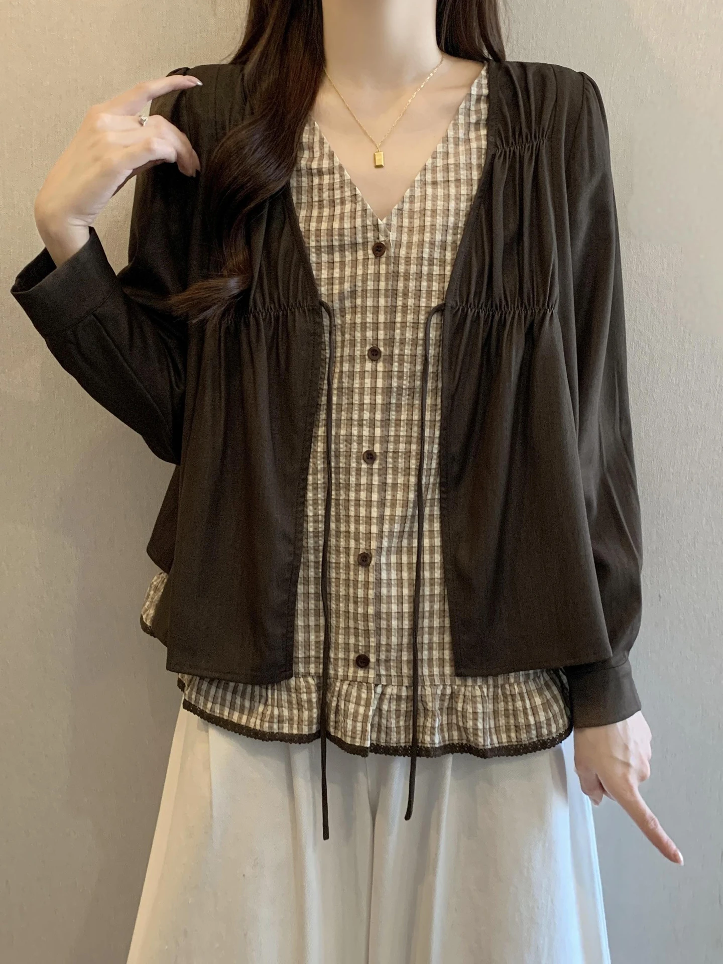 Unique V-Ne Plaid Patchwork Long Sve irt Women's plus Size Spring Slimming Belly Covering Fake Two-Piece Top
Unique V-Ne Plaid Patchwork Long Sve irt Women's plus Size Spring Slimming Belly Covering Fake Two-Piece Top