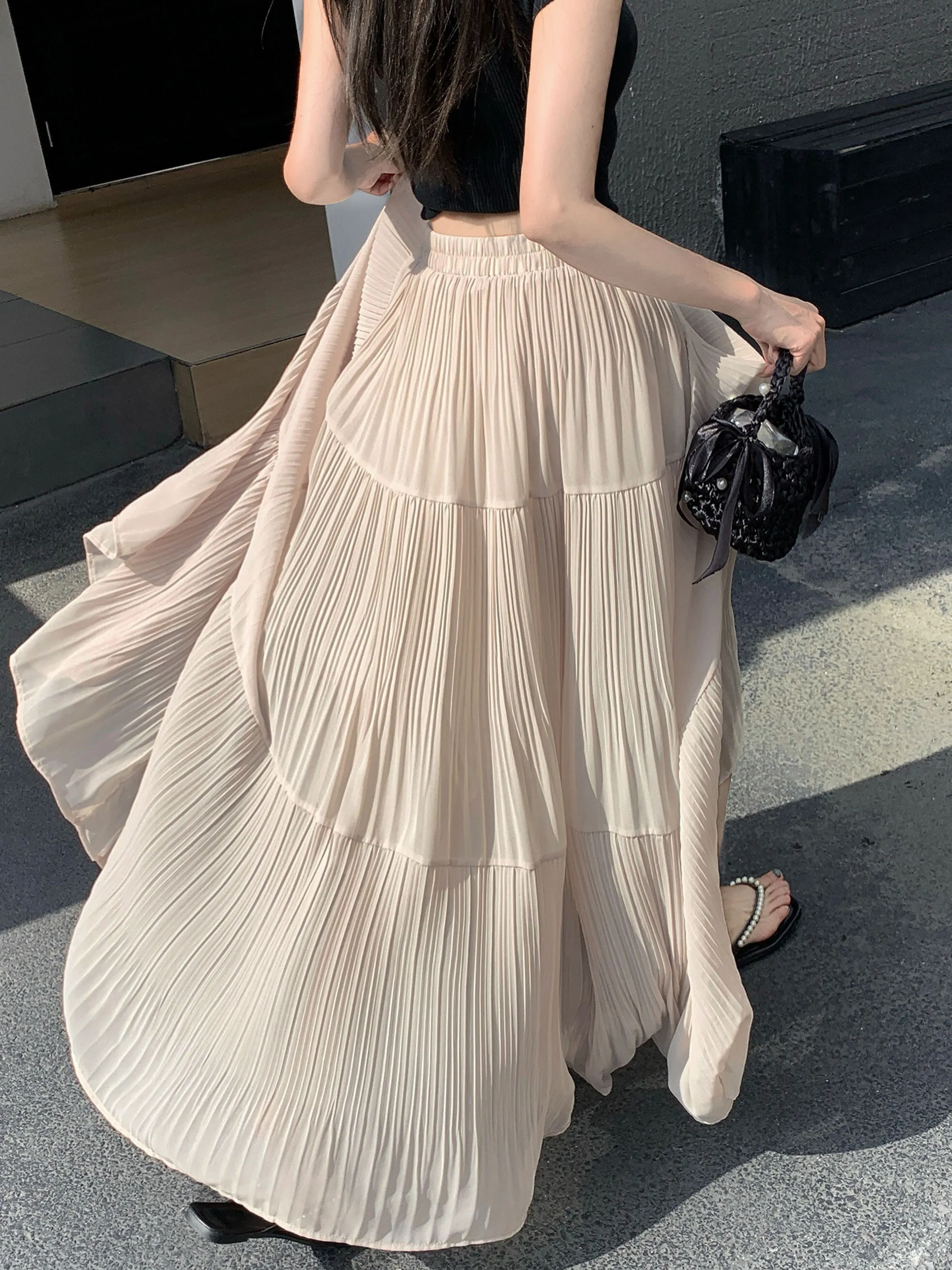 Summer New High Waist Slimming Thin Chiffon Half Skirt A-Line Skirt Elastic Waist Wide Hem Long Skirt Women's Fashion
Summer New High Waist Slimming Thin Chiffon Half Skirt A-Line Skirt Elastic Waist Wide Hem Long Skirt Women's Fashion