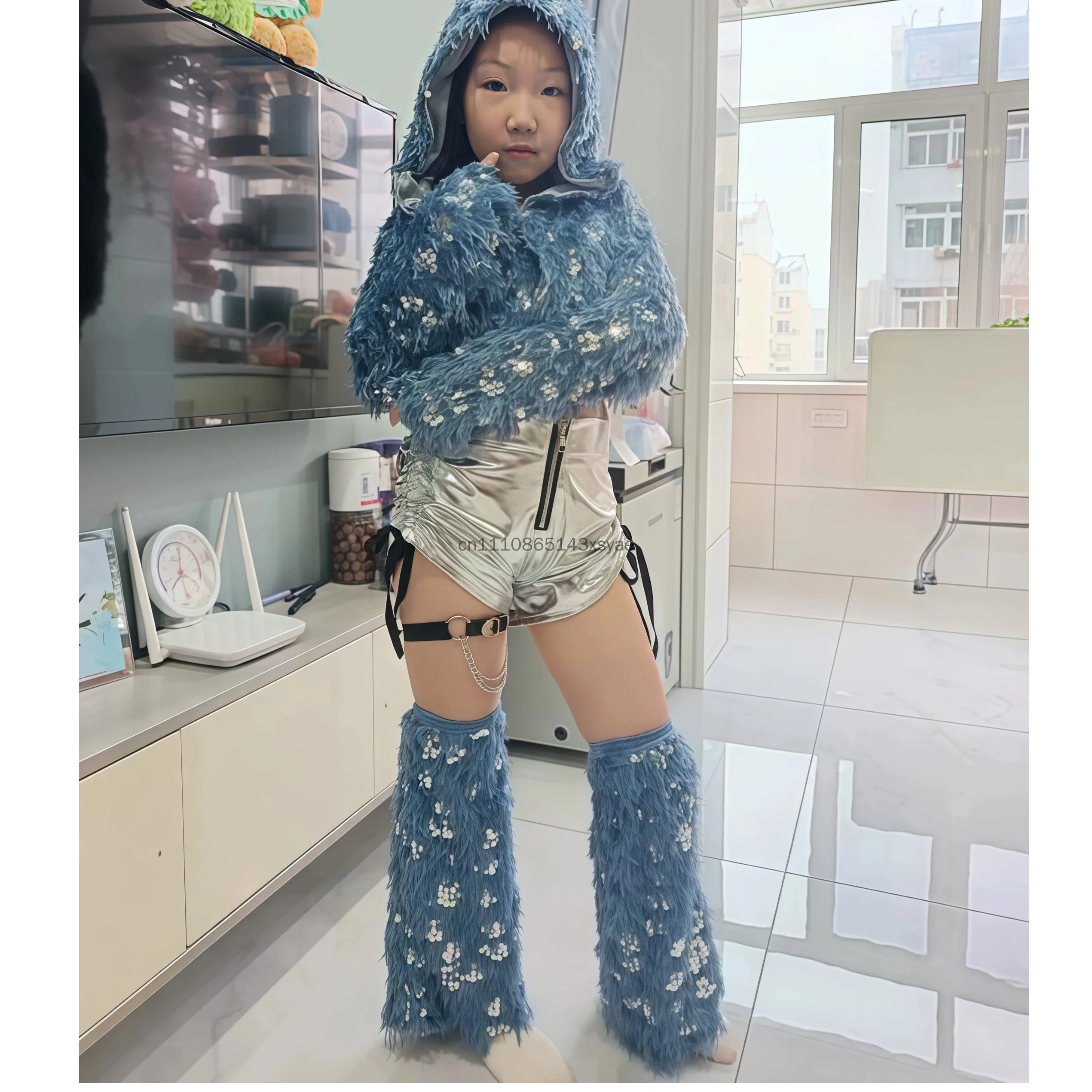 Hip Hop Jazz Dance Costume Girls Blue Sequin Hooded Tops Silver Pants Hip Hop Kids Festival Performance Stage Dance Wear
Hip Hop Jazz Dance Costume Girls Blue Sequin Hooded Tops Silver Pants Hip Hop Kids Festival Performance Stage Dance Wear