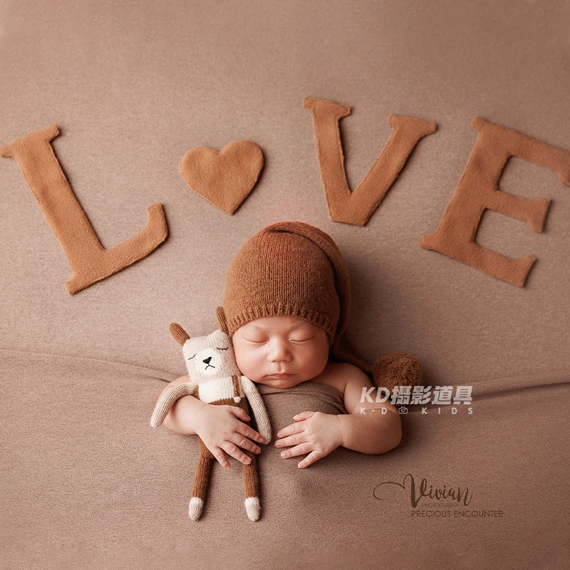 Newborn Photography Props Vintage Bear Hat and Handmade Doll Alphabet Heart Props Woll Blanket Children Studio Photo Shoot Props
Newborn Photography Props Vintage Bear Hat and Handmade Doll Alphabet Heart Props Woll Blanket Children Studio Photo Shoot Props