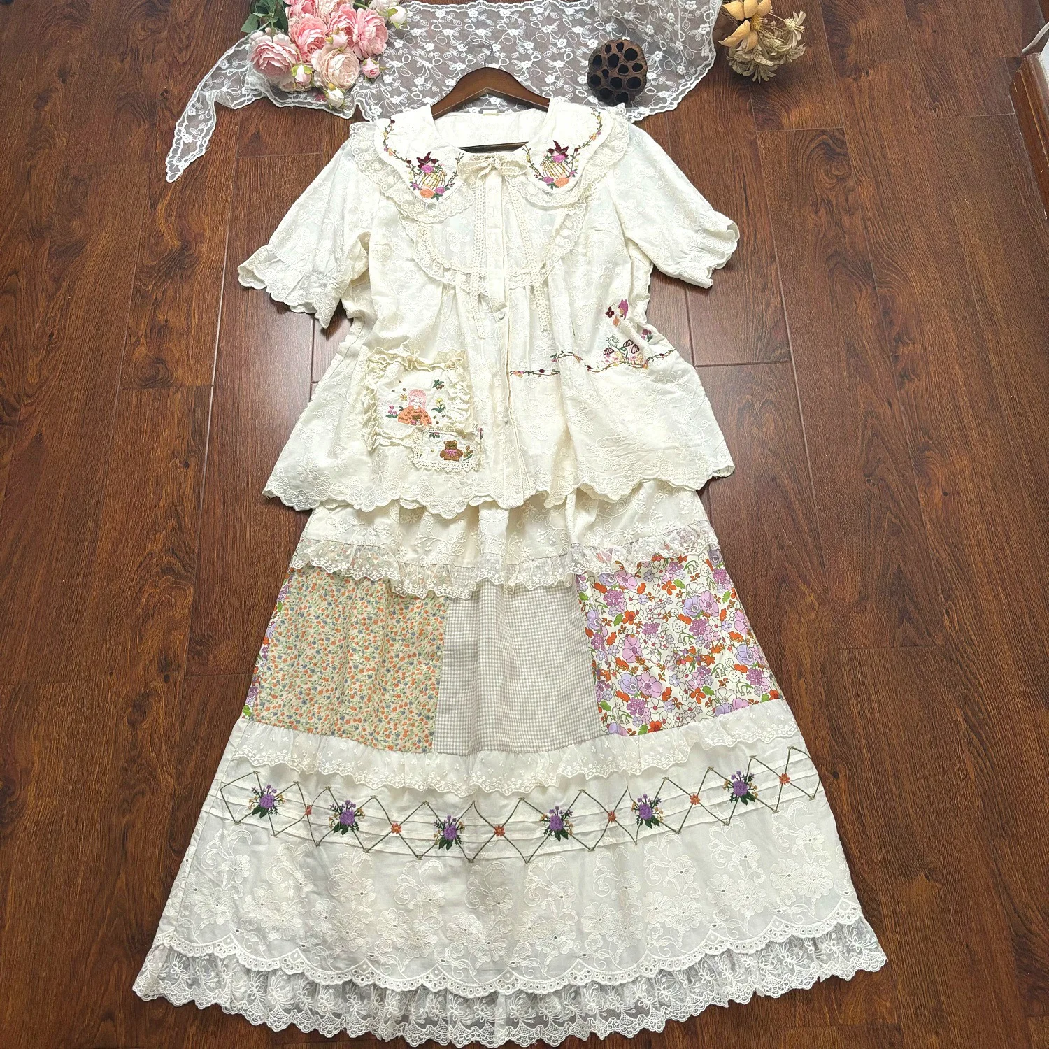 Japanese Style Machine Embroidery Sweet All-Matching Relaxed-Fit Collar Girl Blouse Elastic Waist Color Matching Skirt
Japanese Style Machine Embroidery Sweet All-Matching Relaxed-Fit Collar Girl Blouse Elastic Waist Color Matching Skirt