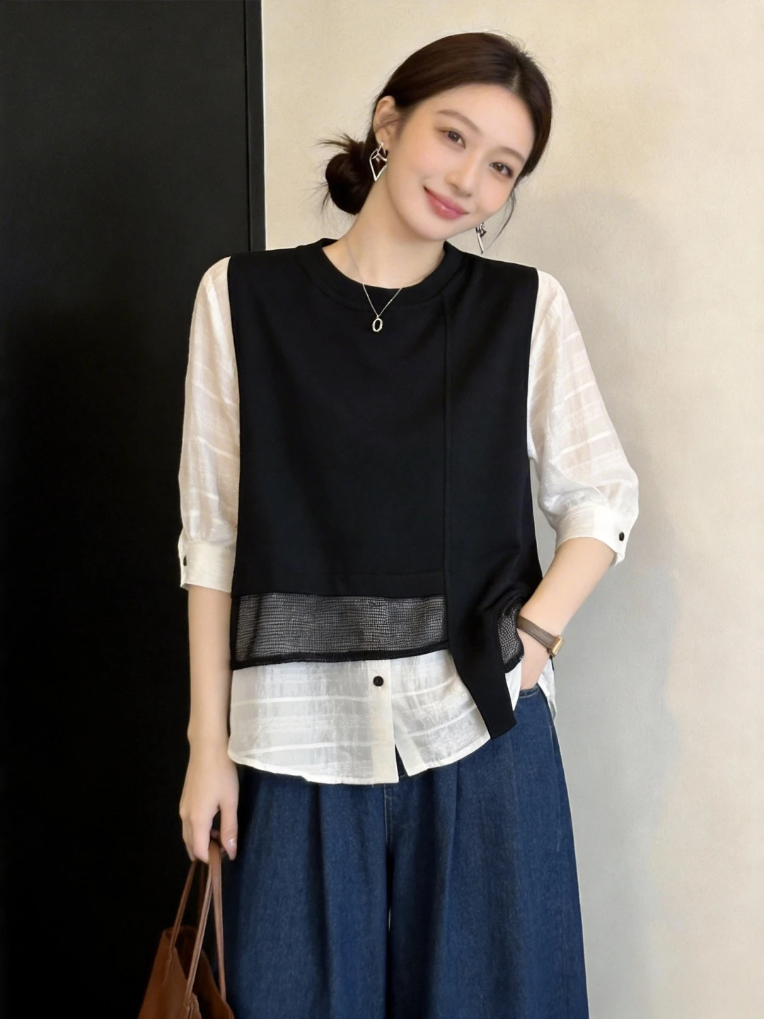 Elegant Black Short Sleeve Shirt Women's Summer plus Size Conceal Belly Slimming Top Commute Style Korean Loose Fit round Neck
Elegant Black Short Sleeve Shirt Women's Summer plus Size Conceal Belly Slimming Top Commute Style Korean Loose Fit round Neck
