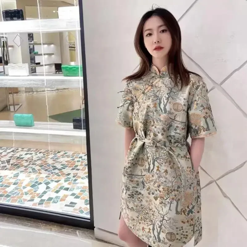 Jacquard Embroidery Improved Qipao Chinese Style Lace-Up Mandarin Collar Cheongsam Women Elegant Vintage Button Summer Dresses
Jacquard Embroidery Improved Qipao Chinese Style Lace-Up Mandarin Collar Cheongsam Women Elegant Vintage Button Summer Dresses