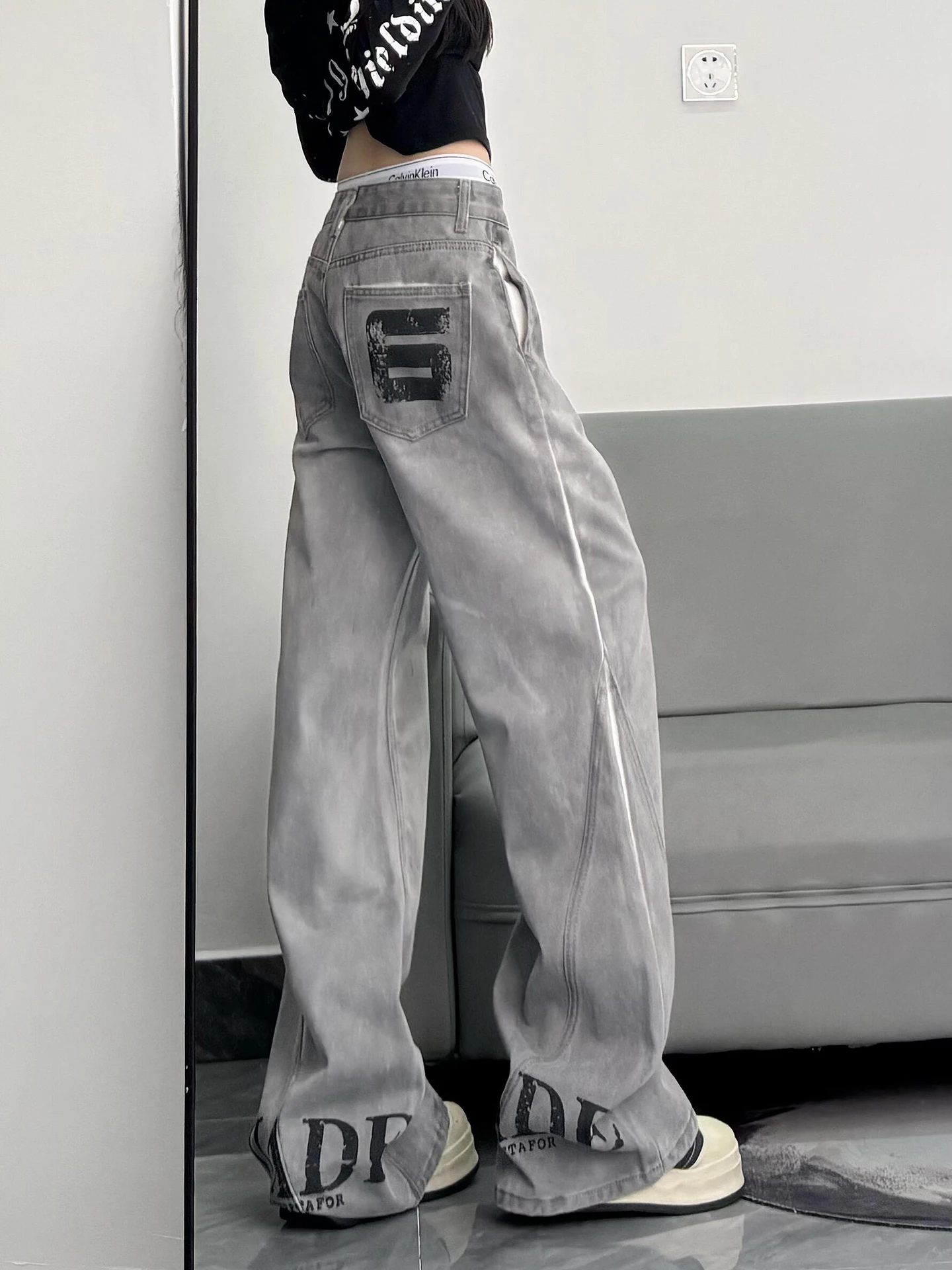 Retro American Dirty Dyed Grey White Men's Jeans Coast Style High Street Vibe Letter Print Straight Leg Casual Denim Pants
Retro American Dirty Dyed Grey White Men's Jeans Coast Style High Street Vibe Letter Print Straight Leg Casual Denim Pants