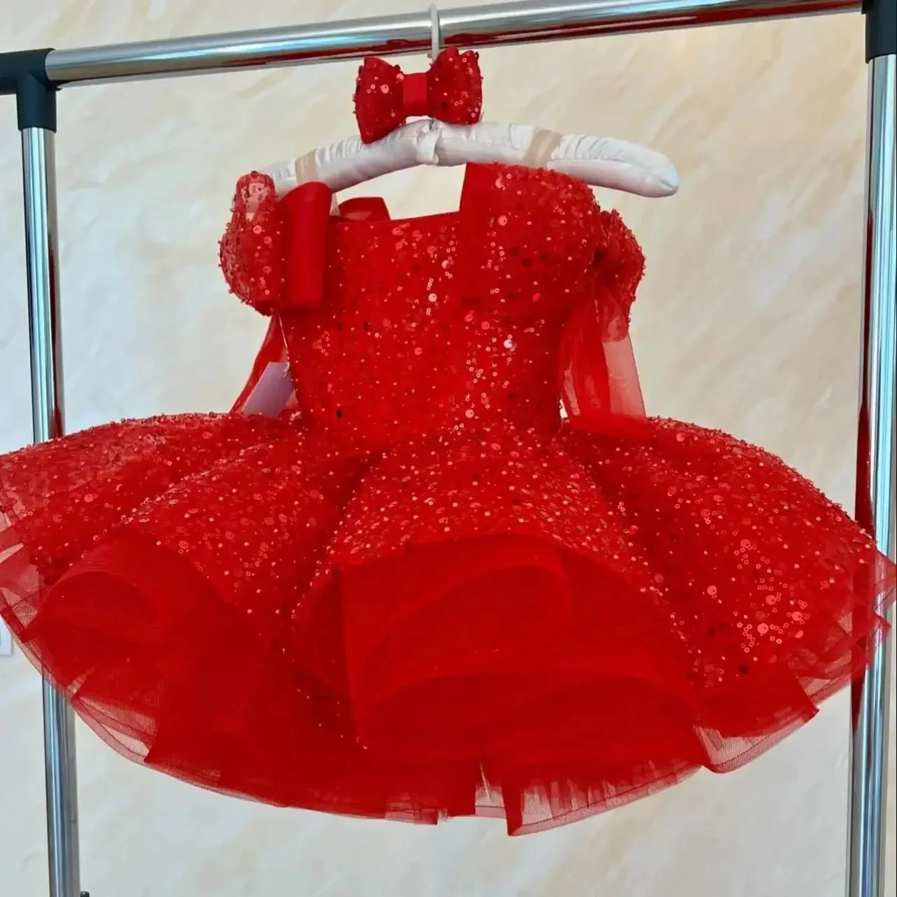 Customized Red Flower Girl Dresses For Wedding Sparkly Saquins With Bow Knee Length Cute Kids Birthday Party Formal Banquet Gown
Customized Red Flower Girl Dresses For Wedding Sparkly Saquins With Bow Knee Length Cute Kids Birthday Party Formal Banquet Gown