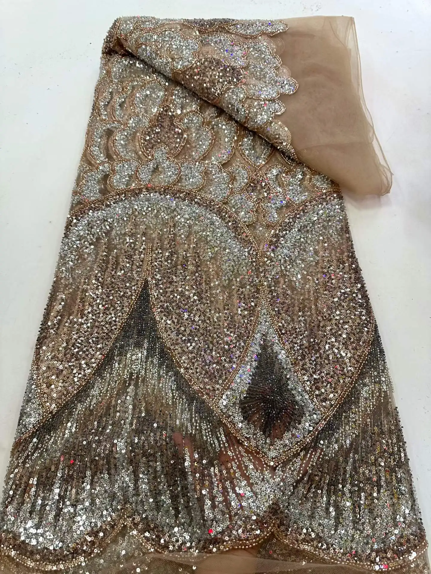 Роскошная африканская ручная вышивка, кружево с кристаллами и бисером, высококачественная нигерийская ткань с пайетками для свадебных платьев
Роскошная африканская ручная вышивка, кружево с кристаллами и бисером, высококачественная нигерийская ткань с пайетками для свадебных платьев