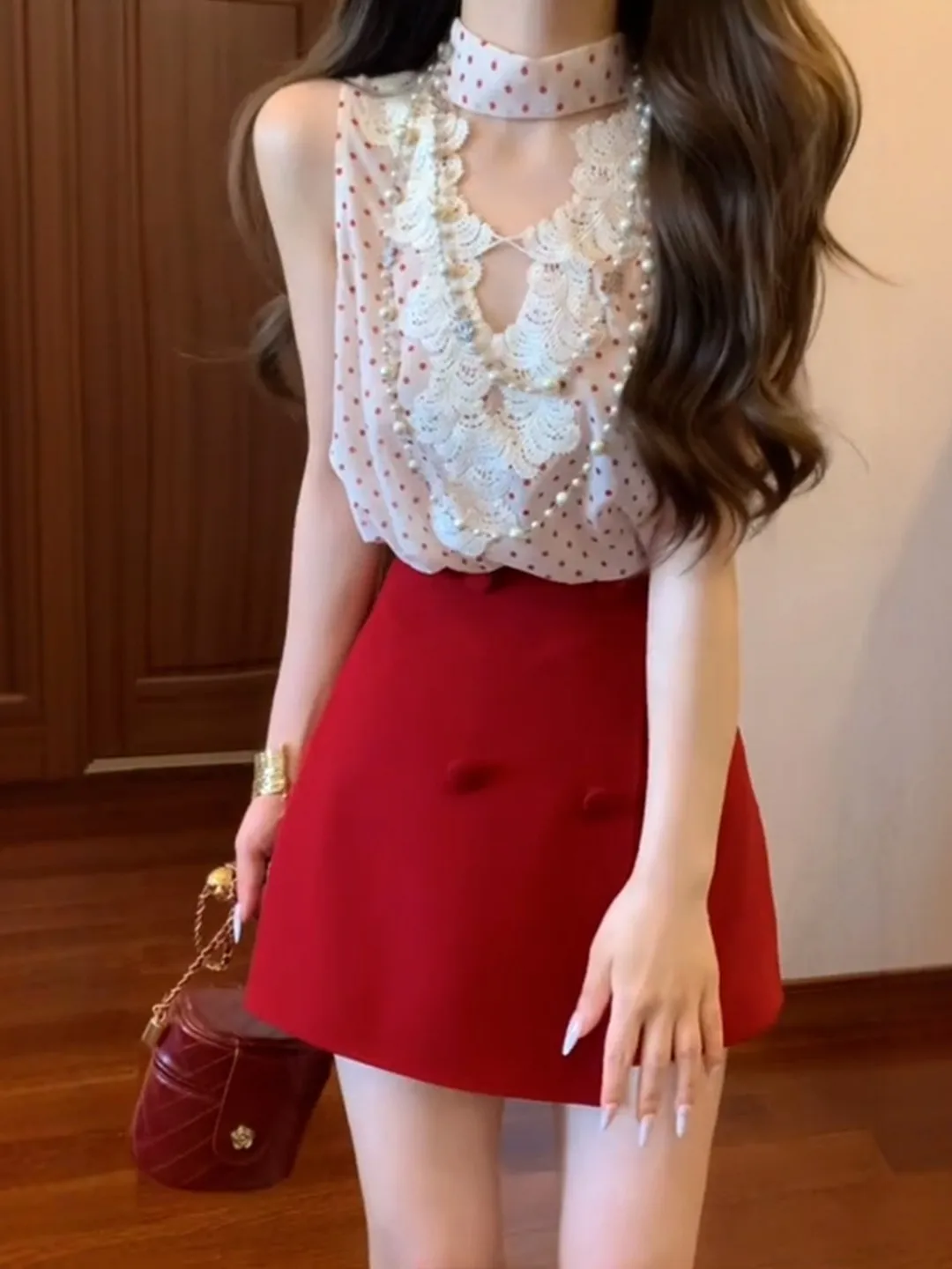 Elegant Summer Red Polka Dot Lace V-Neck Vest And Short Pants Two-Piece Set Women's Fashion Trend Light Luxury Feel
Elegant Summer Red Polka Dot Lace V-Neck Vest And Short Pants Two-Piece Set Women's Fashion Trend Light Luxury Feel