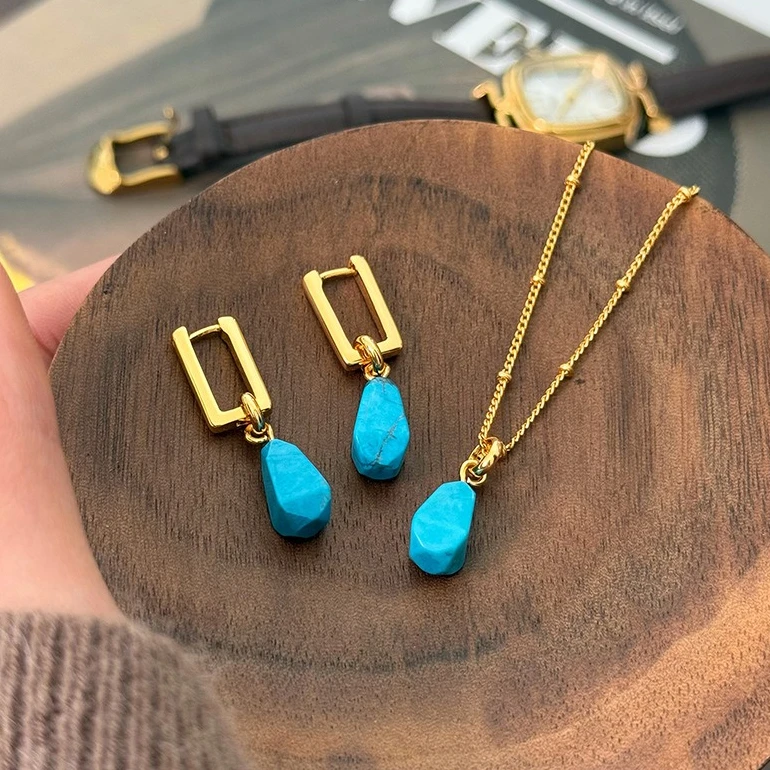 New fashionable blue turquoise water drop pendant necklace simple high-end temperament versatile retro collarbone chain
New fashionable blue turquoise water drop pendant necklace simple high-end temperament versatile retro collarbone chain